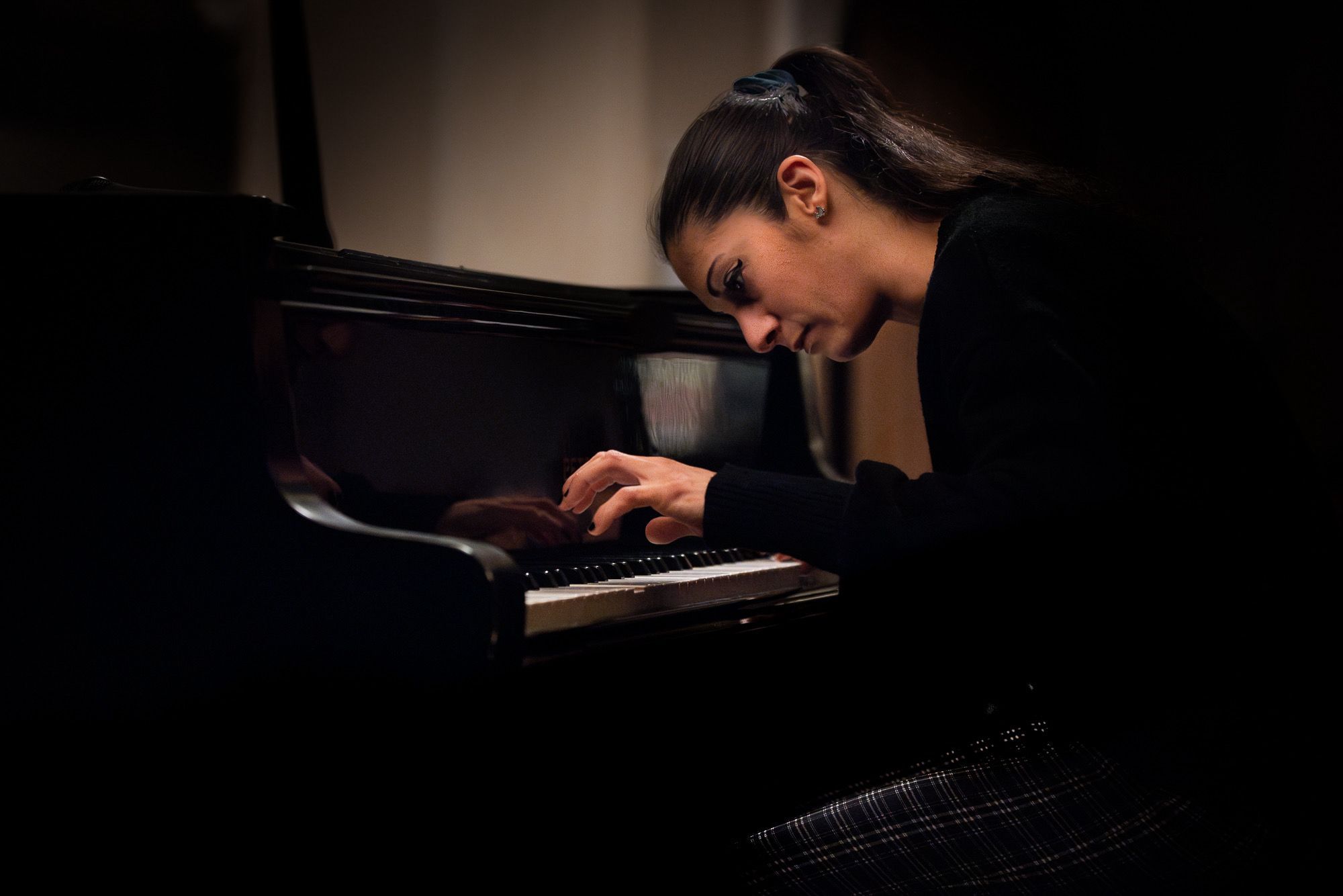 La pianista e compositrice VERONICA RUDIAN si esibirà, in occasione del CONCERTO BENEFICO “TRAMONTO AL SANTUARIO”, mercoledì 7 agosto presso il Santuario della Chiesa di Terricciola di TERRICCIOLA (PISA).