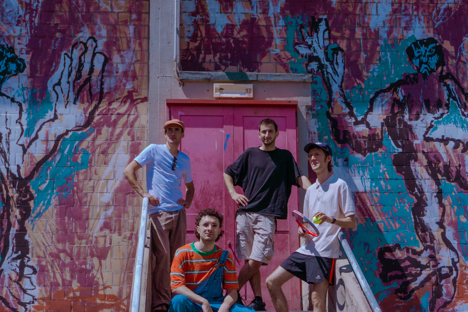 “MICOJOAO & OS MACACOS LOUCOS VOL. 1” è l’esordio dell’omonimo progetto “calabrasiliano”