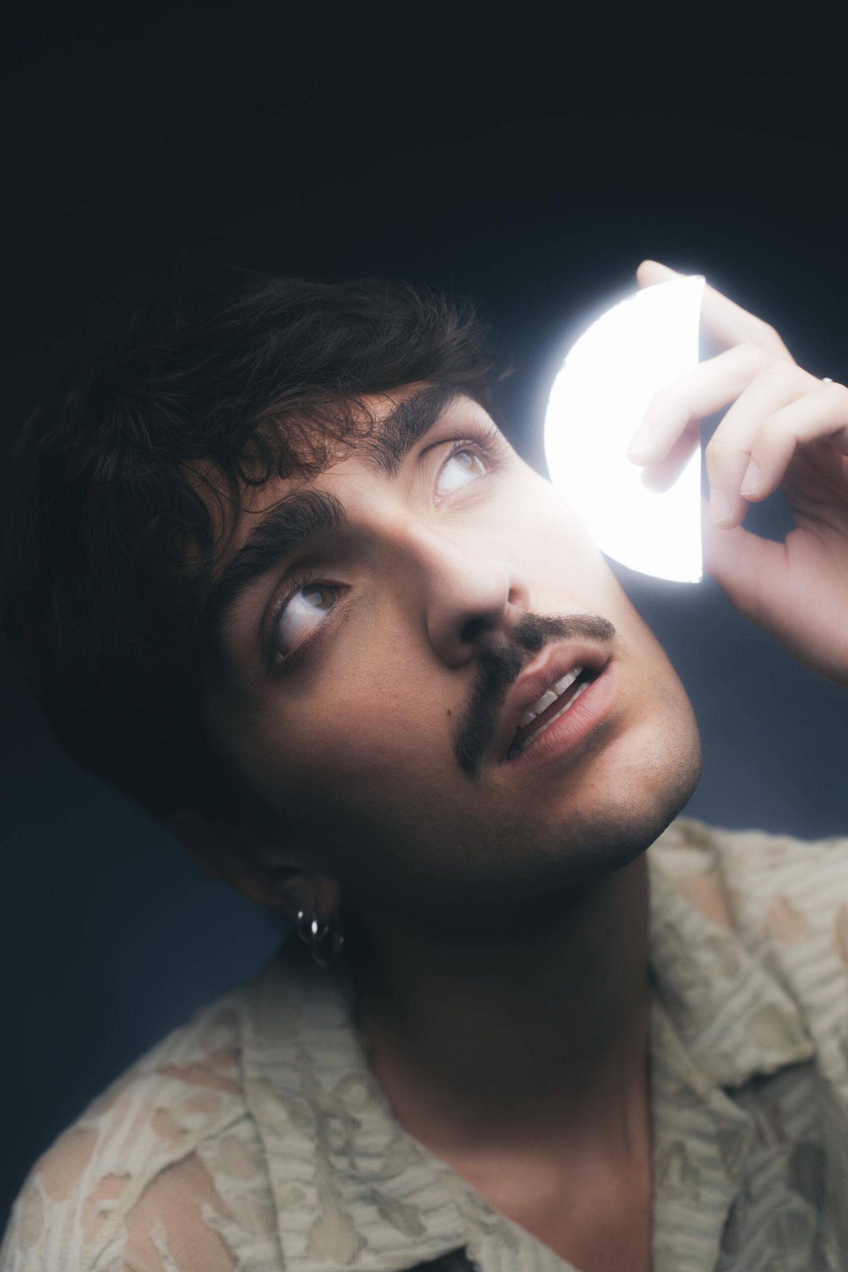 DIMAGGIO in tour con “A ME NON SERVE NIENTE”, l’Ep d’esordio: 18/12 Roma, 19/12 Torino, 30/12 Lecce