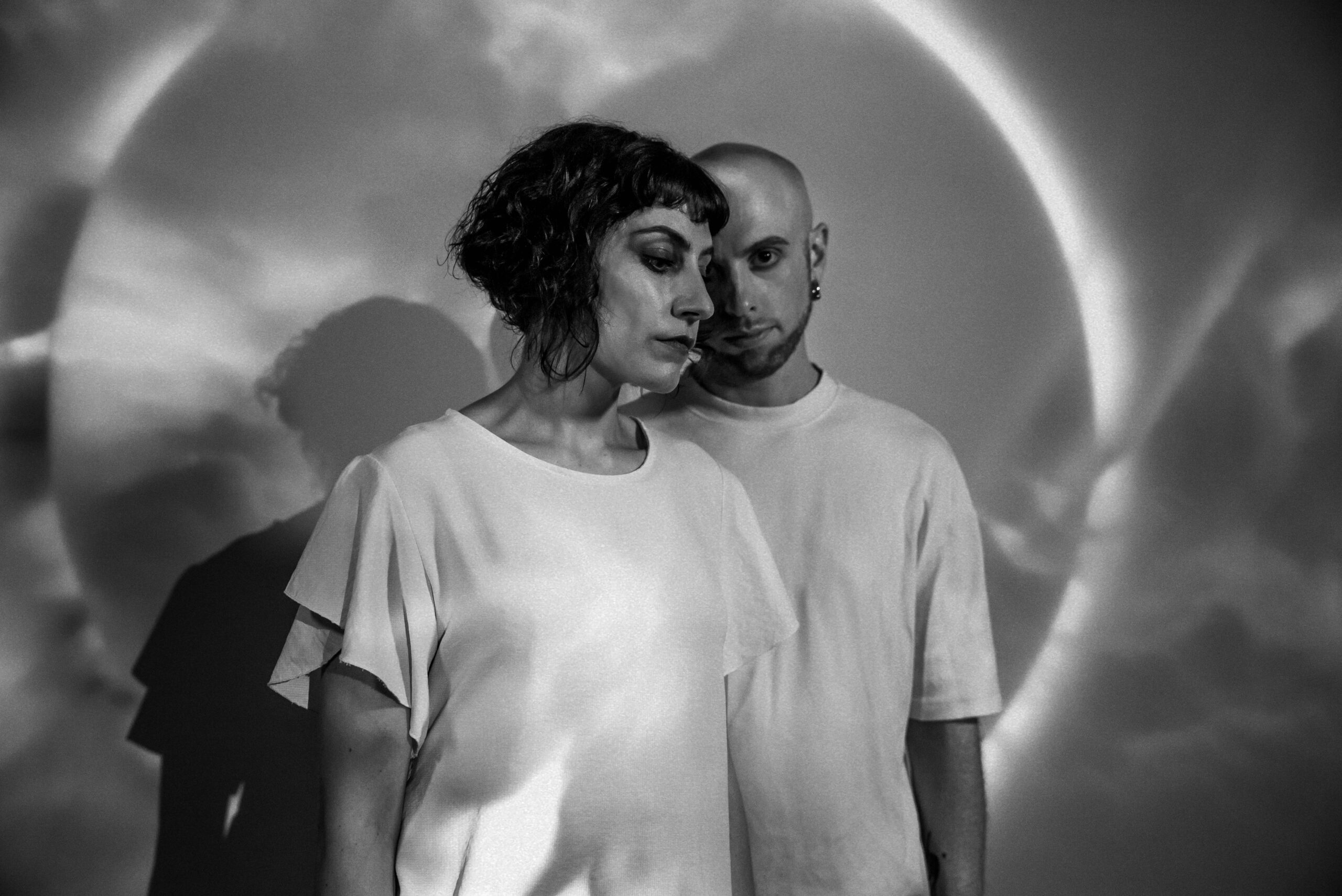 NOT MY VALUE una nuova live session per “SIGN LANGUAGE” – LIVE FROM A FLOWER SHOP