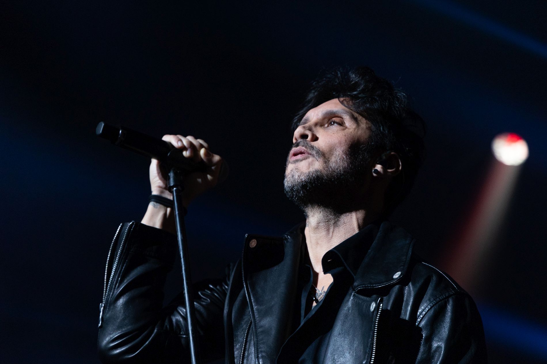 FABRIZIO MORO festeggia 25 anni di carriera con due speciali eventi: l’1 aprile al Palazzo dello Sport di ROMA e il 3 aprile all’Unipol Forum di MILANO