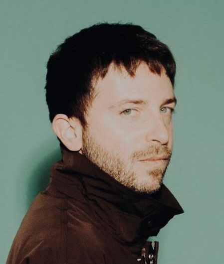 LIQUEEDO: “1999”. Un omaggio toccante all’amicizia e al potere della musica