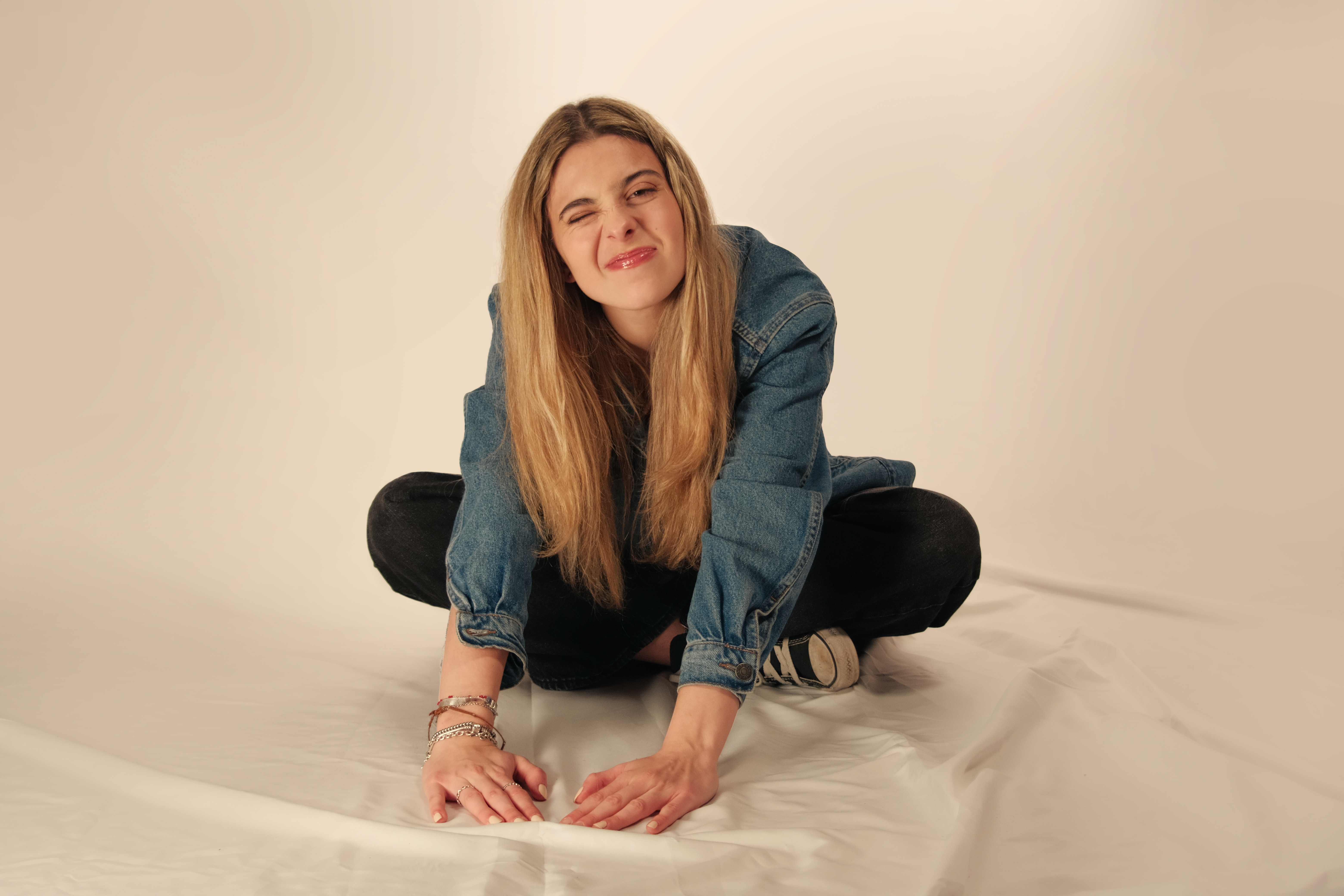 “Vicky” di Lilie Hoax: un racconto ironico e personale attraverso la musica