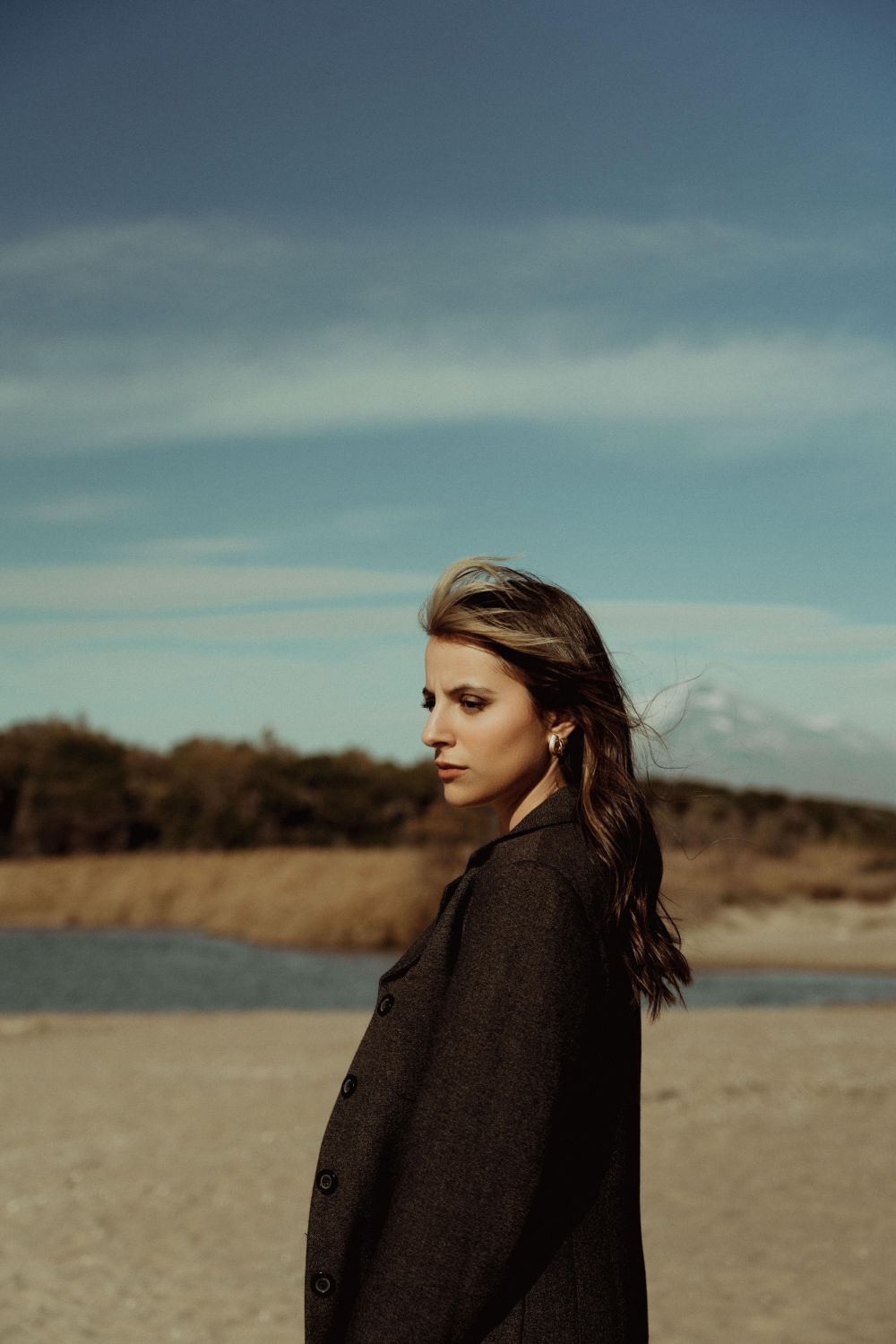 Oggi, venerdì 14 marzo, esce in digitale “FIUME IN PIENA”, il nuovo brano della cantautrice LIDIA