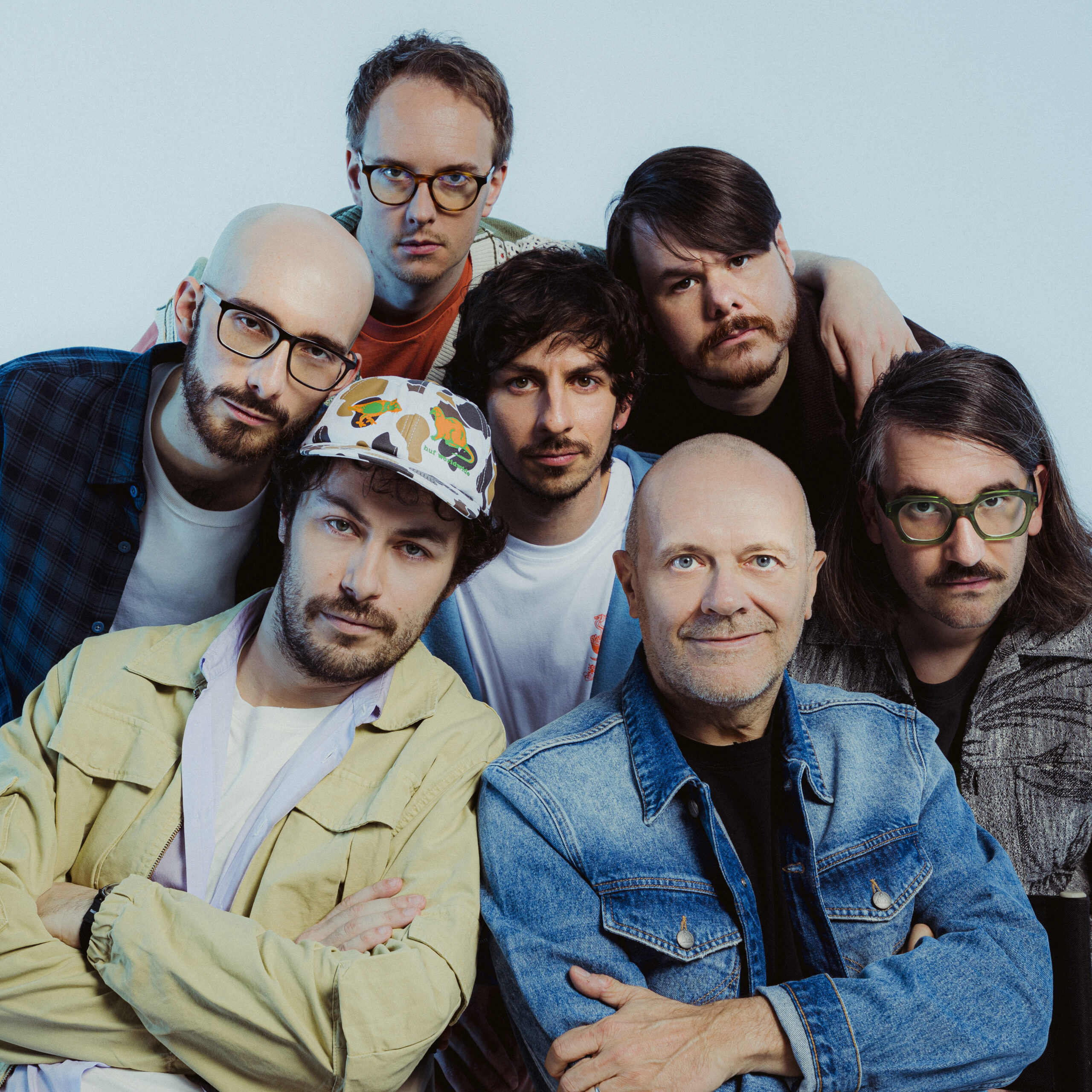 Pinguini Tattici Nucleari feat. Max Pezzali_ BOTTIGLIE VUOTE, 11 aprile