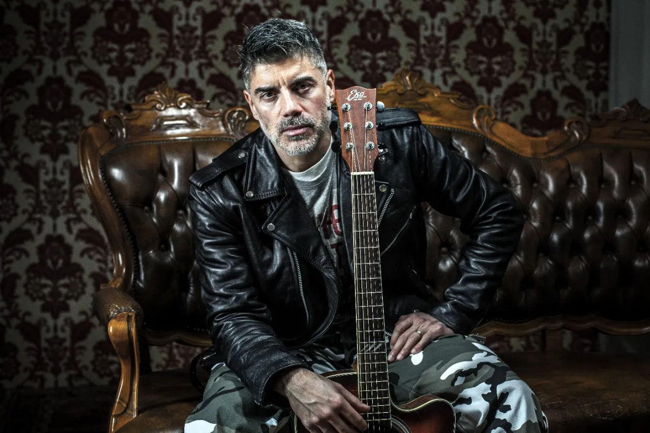 Antonio Piretti live a Bologna: un viaggio musicale tra vita e avventure