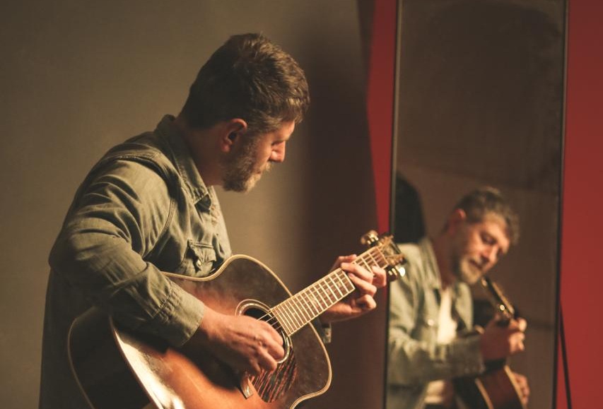 È disponibile nei digital store Tutto quello che manca, il nuovo singolo di Sampaolo