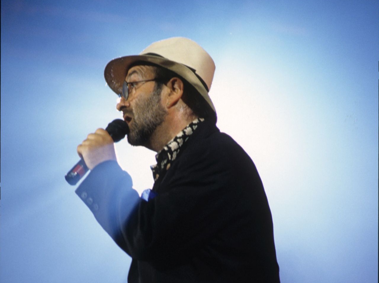 Da oggi è attivo il profilo ufficiale TikTok di LUCIO DALLA, per permettere ad un pubblico sempre più ampio di conoscere e apprezzare il cantautore bolognese eccentrico e visionario