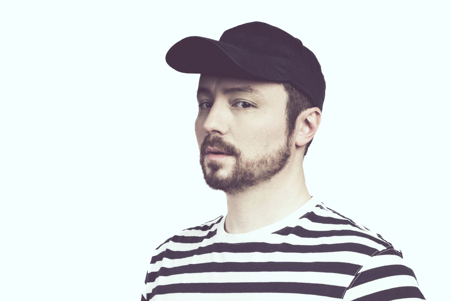 Da oggi in radio e in digitale “PRENDI LE MIE MANI”, il nuovo brano del tenore MATTEO MACCHIONI