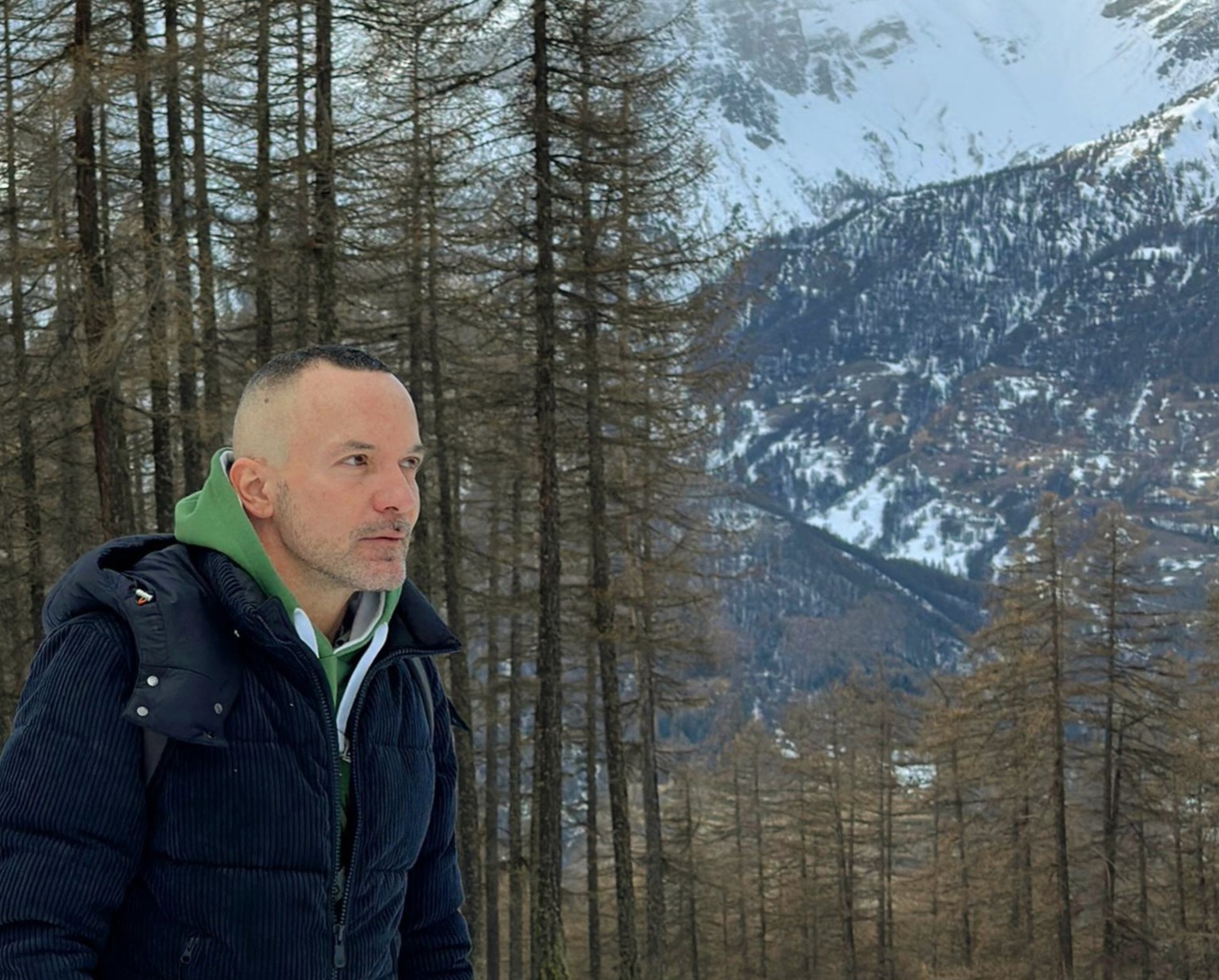 ayas: “MONTAGNE NASCOSTE”. Una ballata pop tra nostalgia e incomprensione