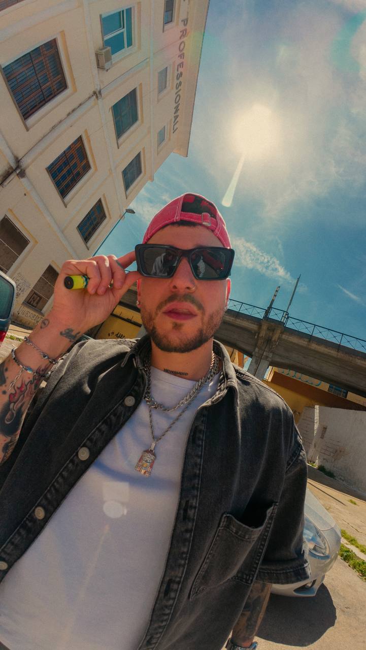 “Vent’anni, venti vite”: la voce di chi ha imparato a combattere attraverso la musica . Intervista a Hurreezy.