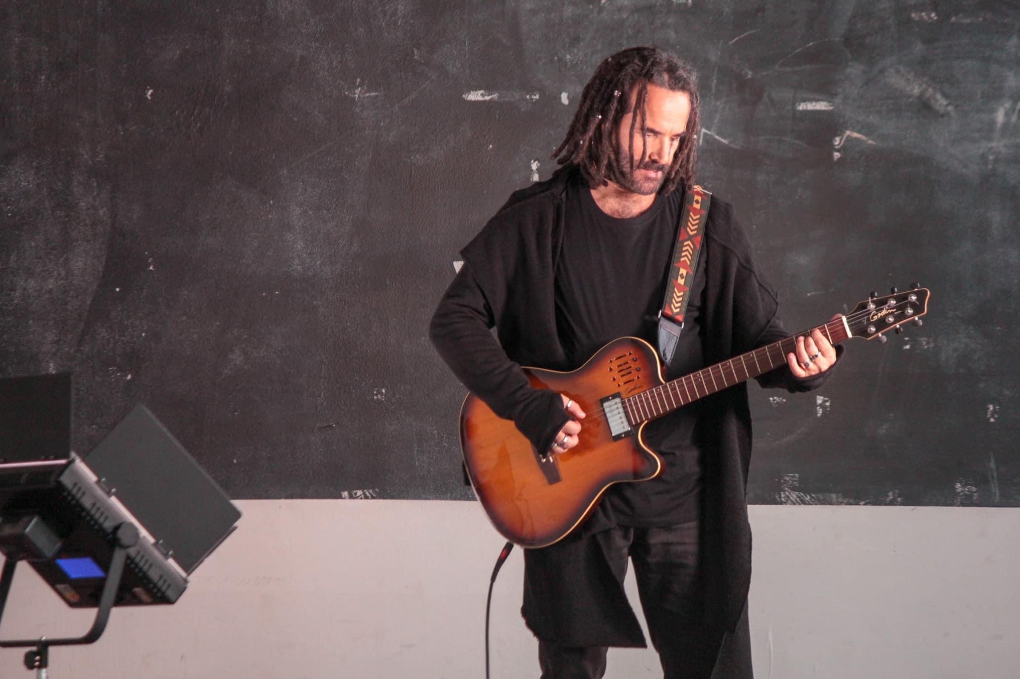 Mercoledì al Circolo dei Lettori di Torino ci sarà la presentazione live di “SENSO”, l’album del musicista e cantautore VALERIO PICCOLO. Giovedì Valerio sarà live al Teatro Battuti Bianchi di Fossano (Cuneo)
