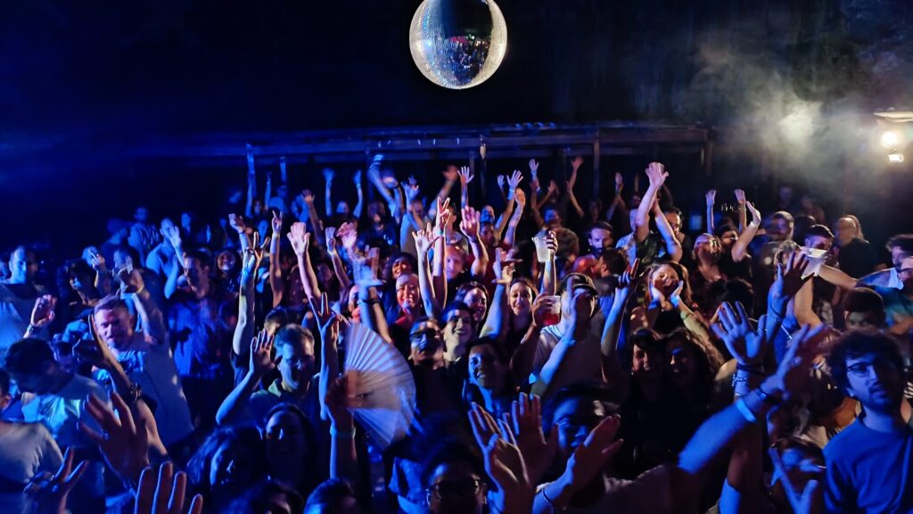 Domenica 1 giugno, CORIGLIANO D’OTRANTO, Make Love con Avanzi di balera al Castello Volante