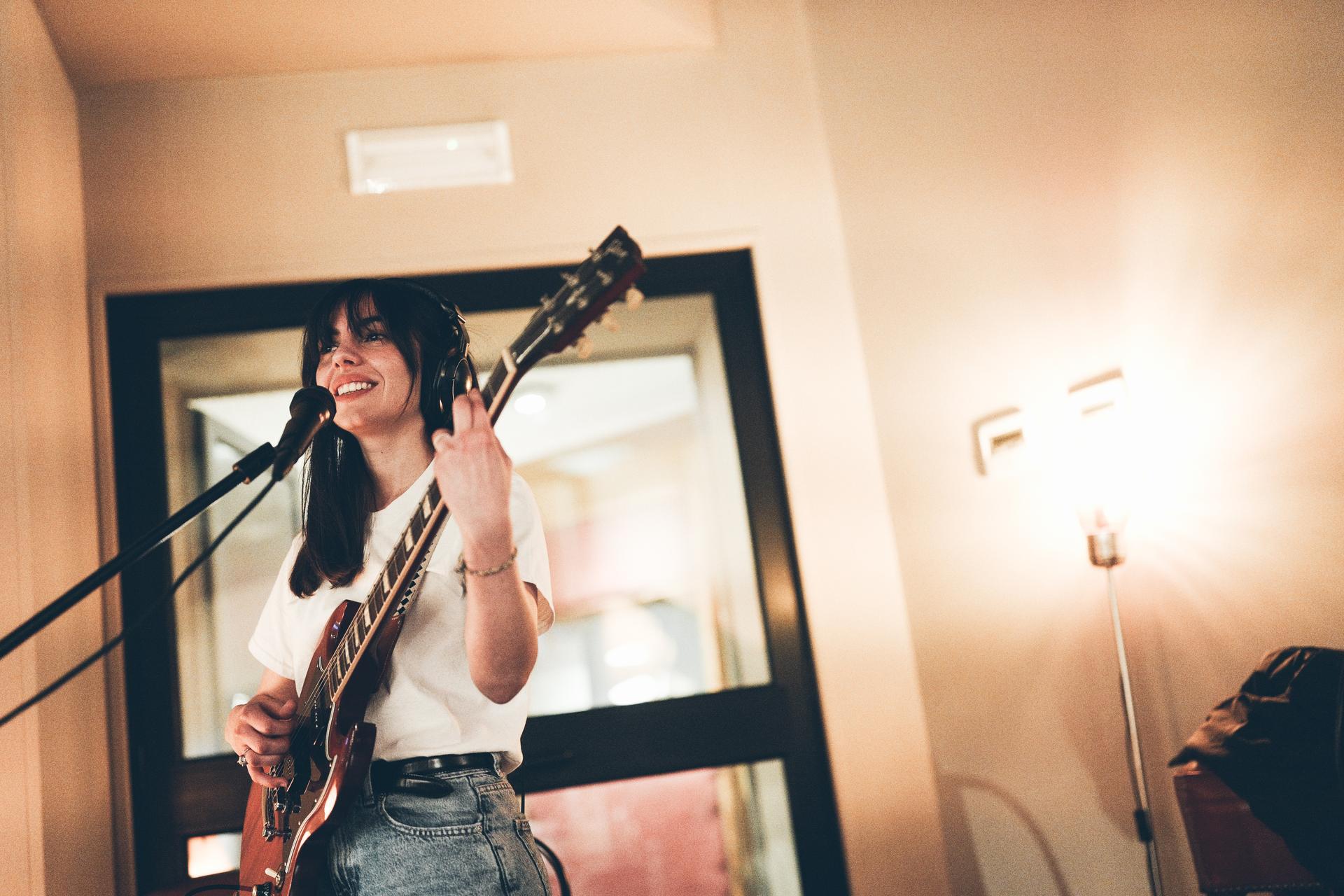 GLORIA TRÌCAMO in concerto con “UNA PICCOLA GUERRA”, l’Ep d’esordio. I prossimi appuntamenti: 20.06 Torino, 01.08 Roma