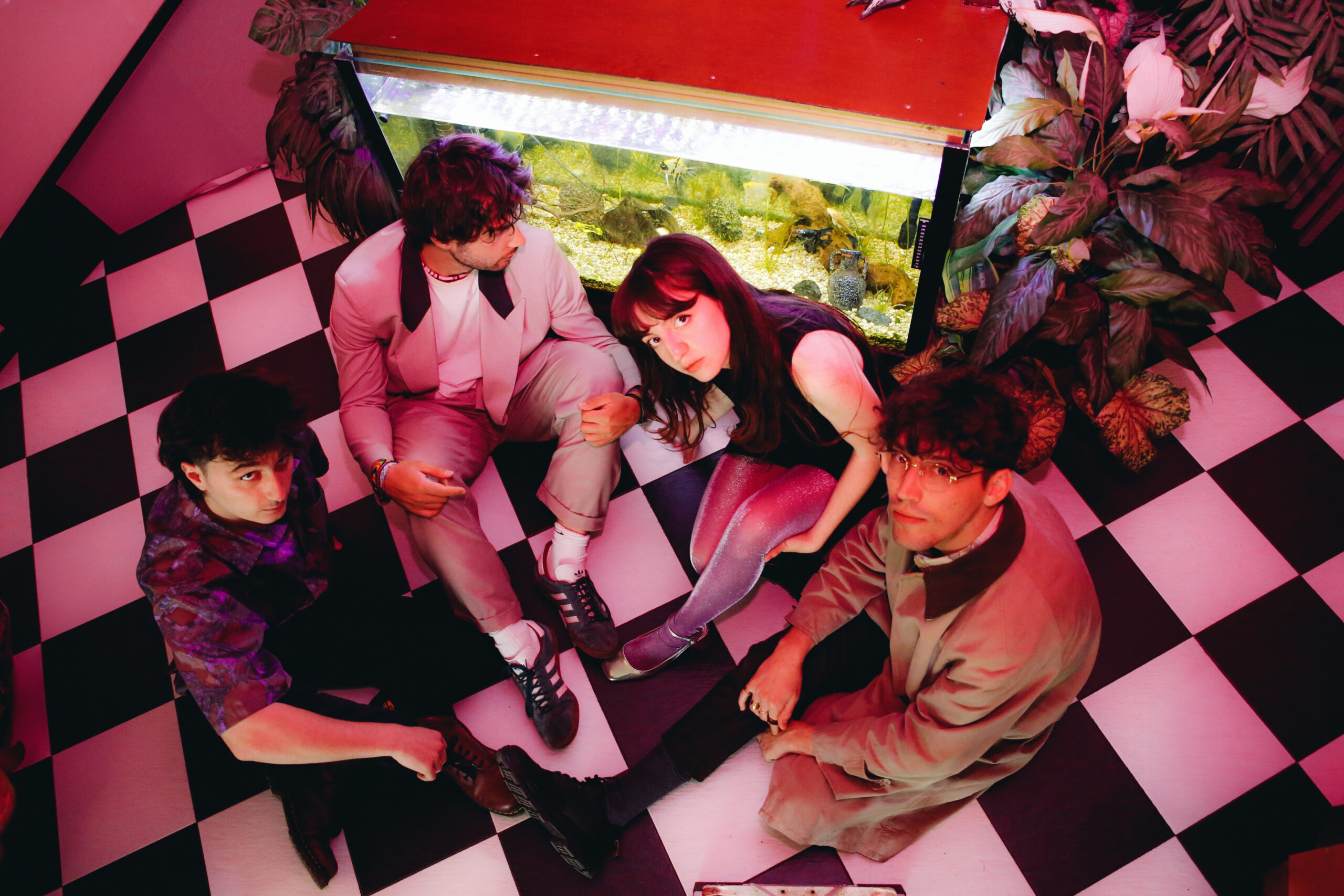 IL COLLETTIVO ALESSANDRO FIORE ESORDISCE CON “BAR APOLLO” – UN VIAGGIO MENTALE ALLA RICERCA DELLE PROPRIE RADICI