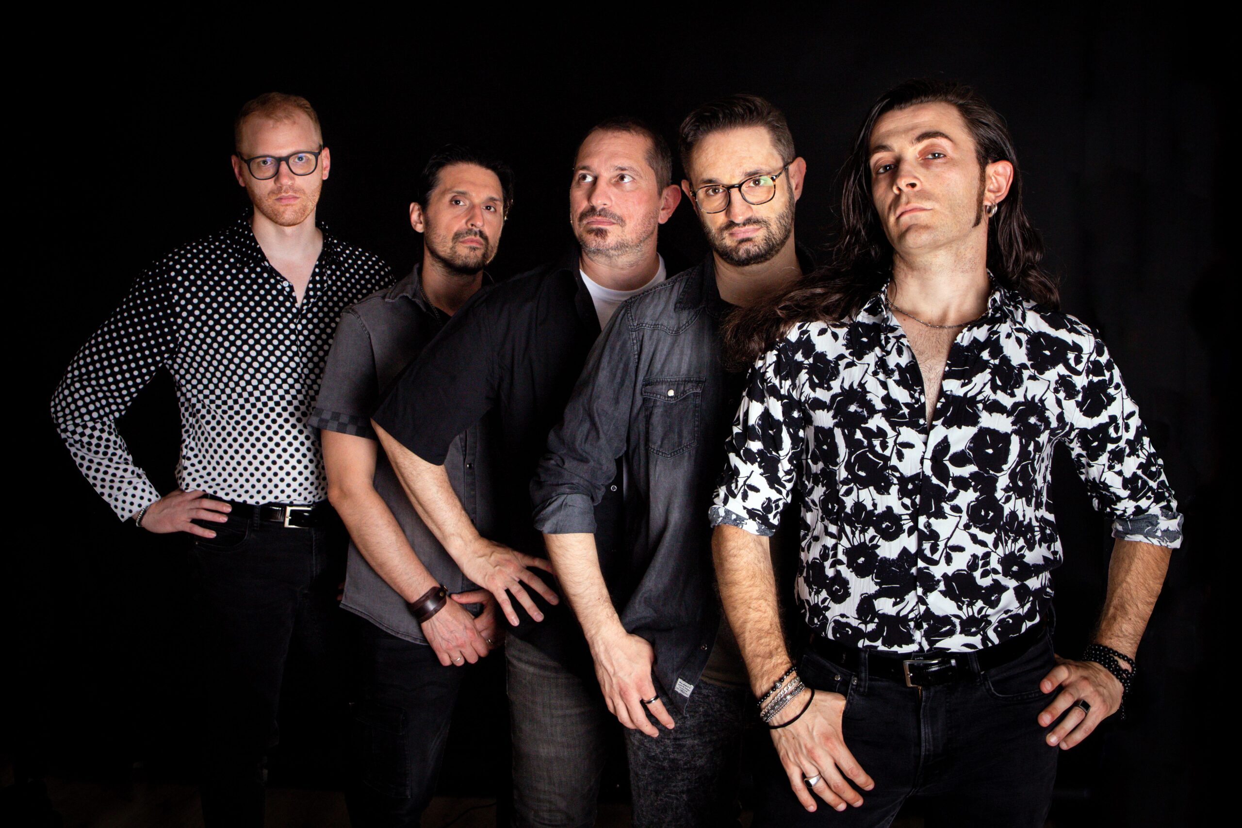 SINEZAMIA: “VANITÀ”. Visioni sensuali e poetiche.