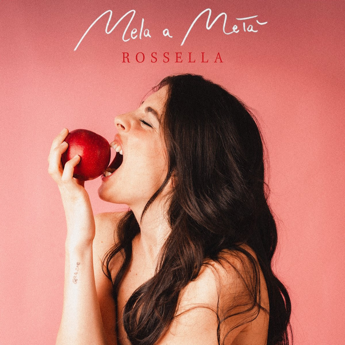 ROSSELLA: dal 27 giugno in radio “MELA A METÀ” il nuovo singolo