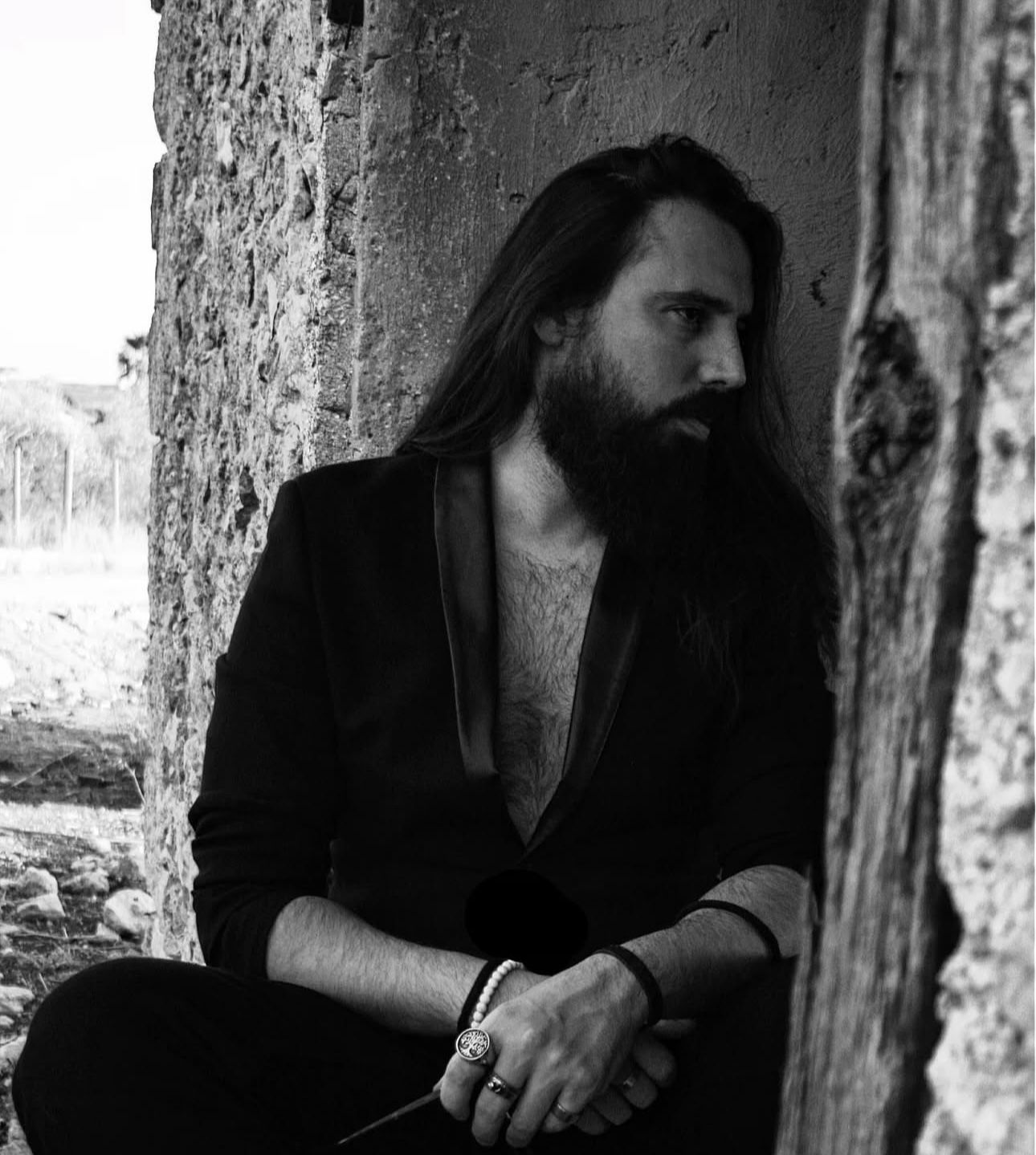 “Venezia” è il debutto solista di LOSPETTRO (Dario Liguori): punk urbano e nostalgia estiva nel primo singolo prodotto da Circuiti Sonori