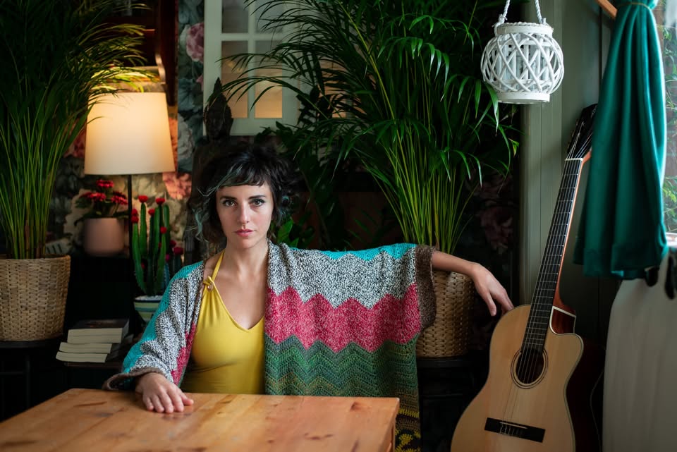 L’eclettica cantautrice MILA TRANI sarà in concerto il 18 settembre al Bravo Caffè di BOLOGNA e il 21 settembre al Blue Note di MILANO, per l’occasione presenterà il suo nuovo album “MENTA SELVATICA”