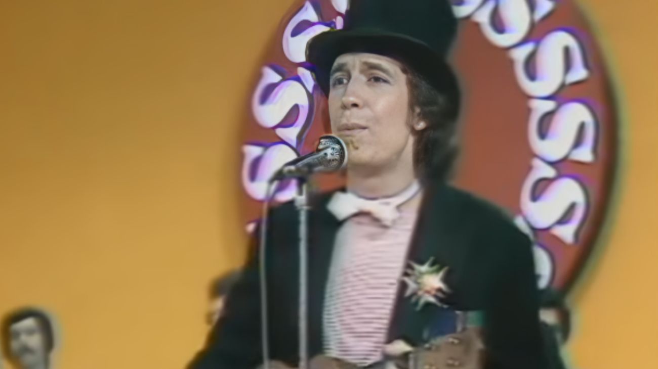 “Io ci sto…” – Rino Gaetano, la voce ribelle che canta ancora oggi Il 6 luglio su Raiuno lo speciale Tg1 firmato da Leonardo Metalli: un docufilm imperdibile tra memoria, musica e poesia civile