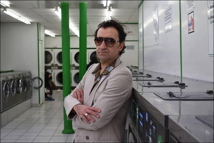 “L’amore fa volare”: il nuovo videoclip del cantante italo-francese Alex Rossi