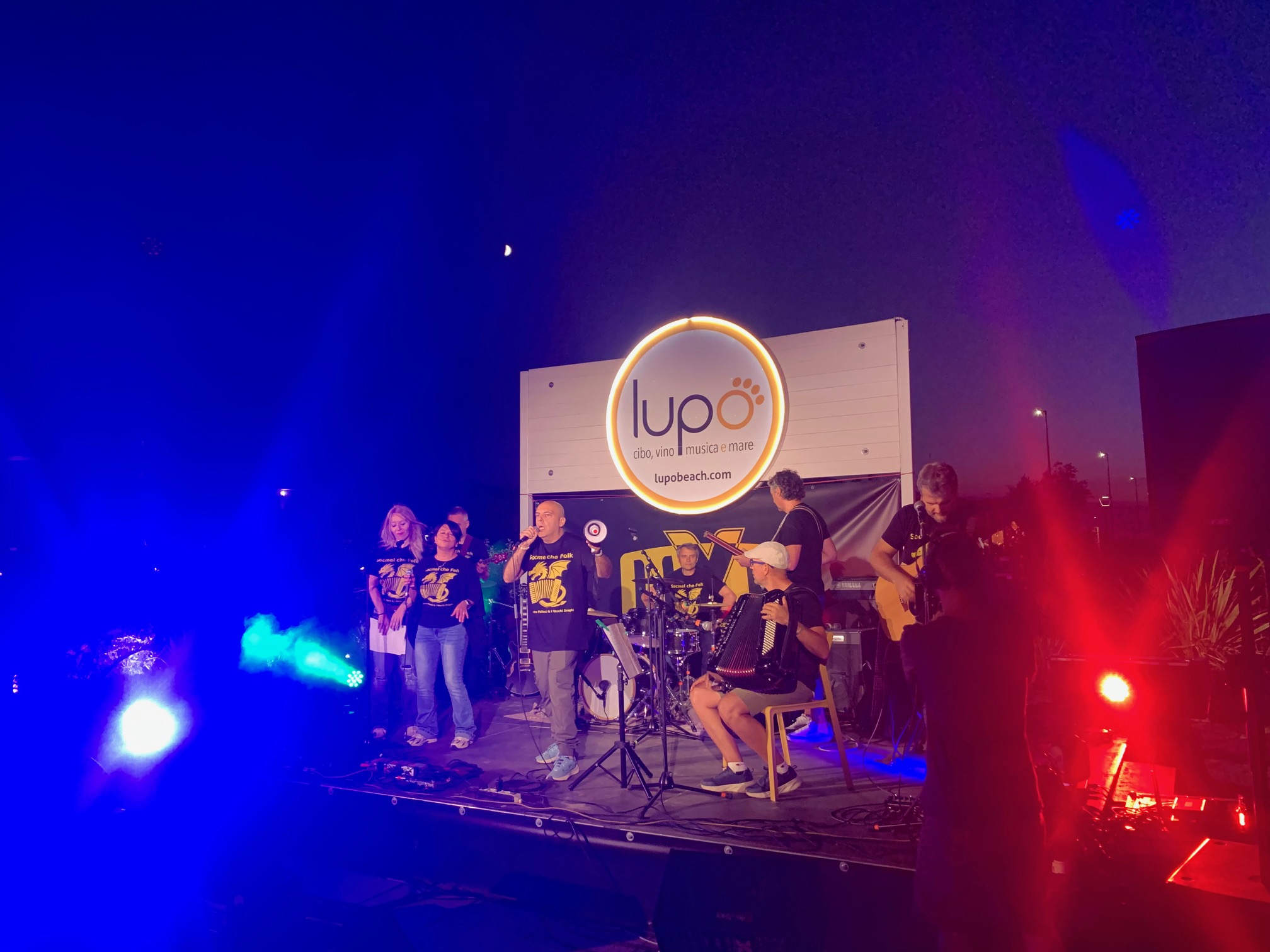 MARTEDI 26 AGOSTO ALLE 21 SU ICARO TV LA FINALISSIMA DI LIXIO, IL FUTURO DEL LISCIO, IL PRIMO TALENT TV MUSICALE ALLA RICERCA DEL FATTORE ROMAGNA: VINCONO I LA QUATTRO DI MODENA PRIMI CLASSIFICATI E PREMIO DELLA CRITICA A DIRLINGER DI CATTOLICA