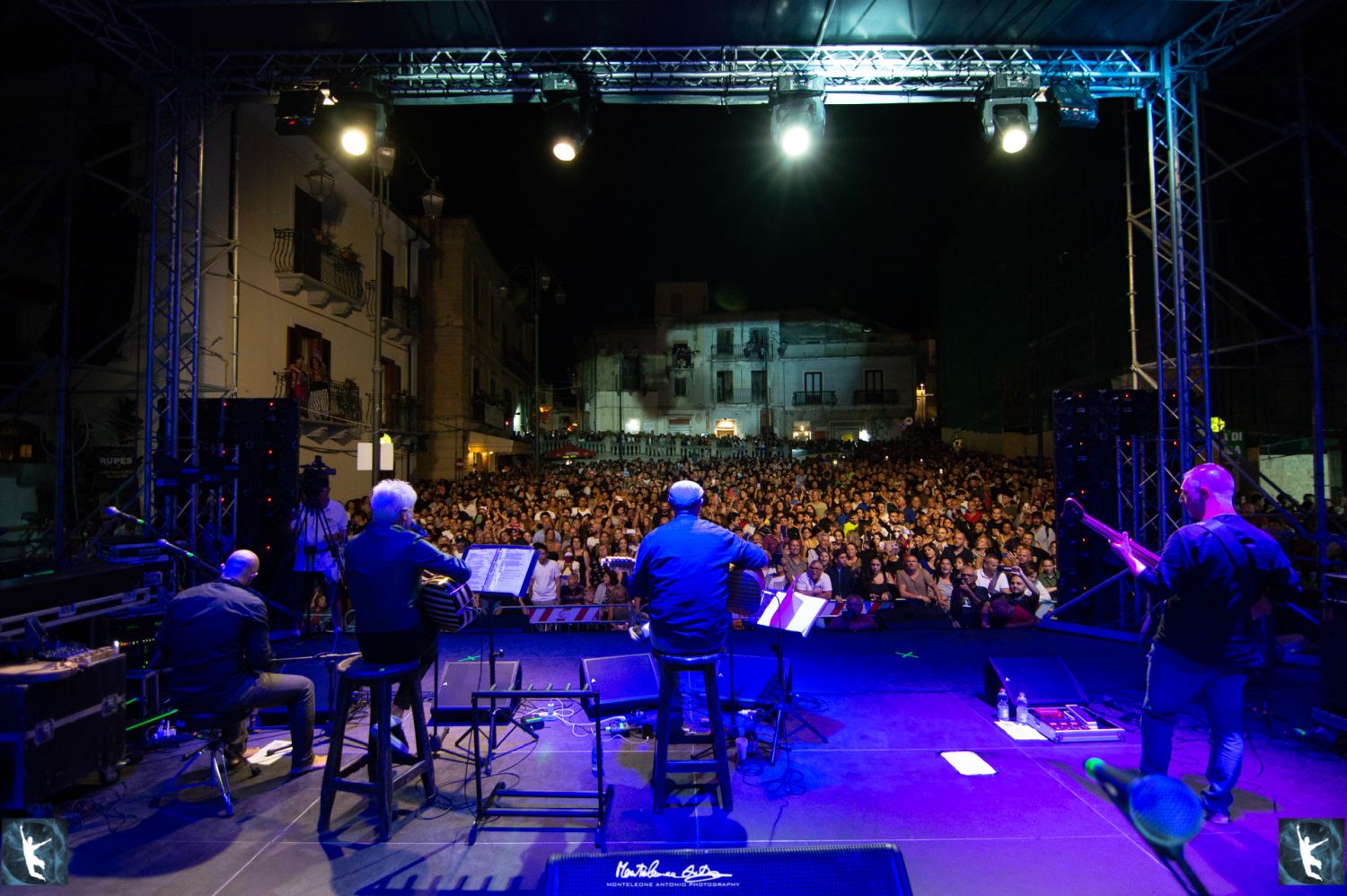 Dal 21 al 24 agosto si terrà a Caulonia (Reggio Calabria) la 27ª edizione del KAULONIA TARANTELLA FESTIVAL. Direzione artistica di MORGAN e MIMMO CAVALLARO