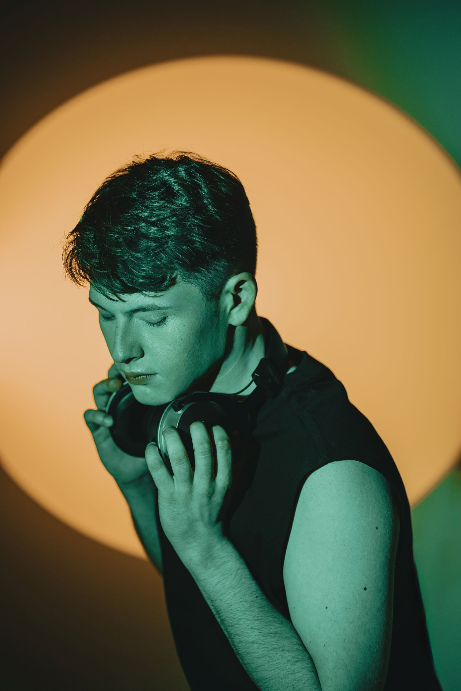 È disponibile il videoclip ufficiale, INTERAMENTE REALIZZATO IN AI, di “SWEET TALKING”, il nuovo singolo del DJ e producer veneto SONIKO, una delle voci emergenti più innovative del panorama elettronico italiano