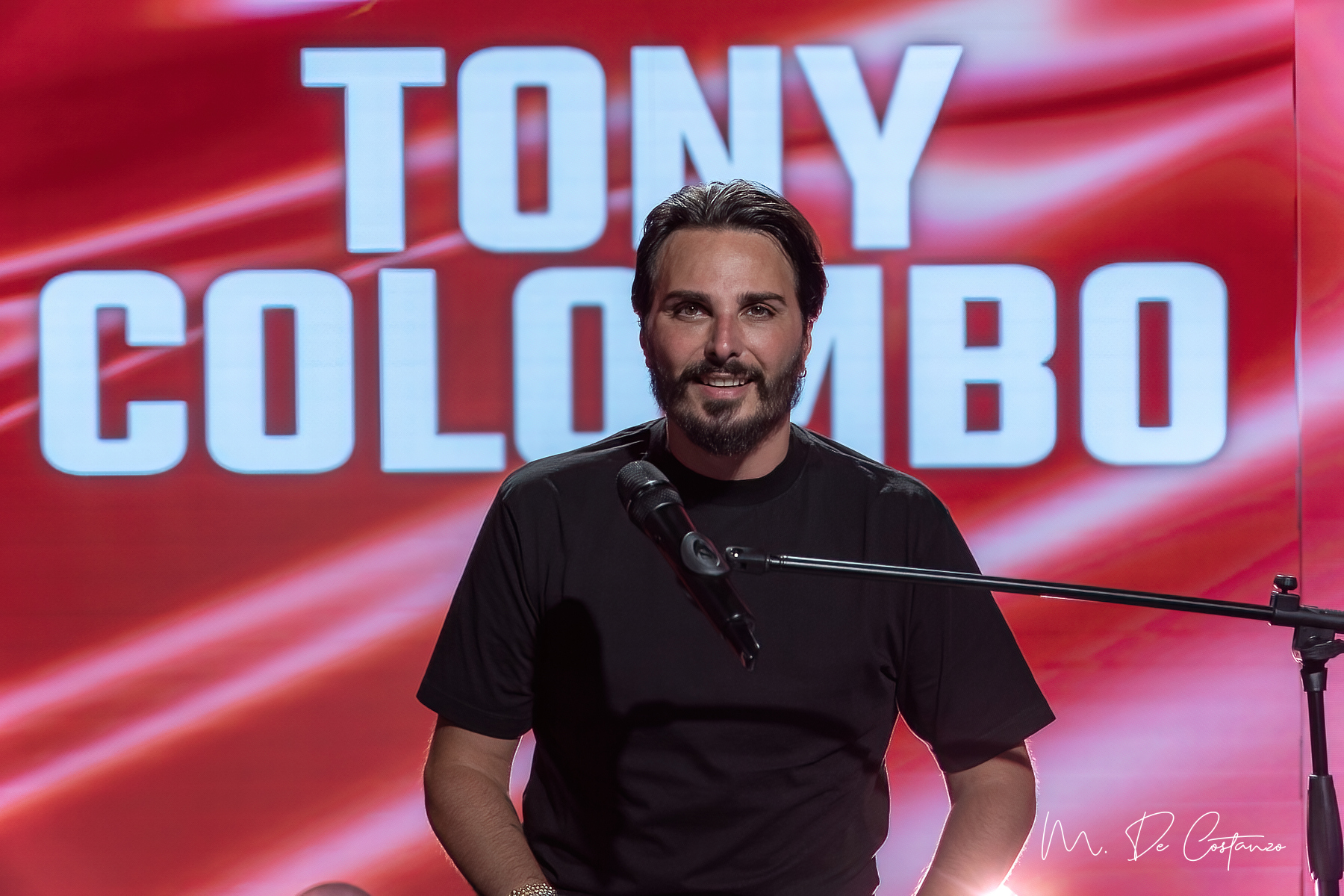 TONY COLOMBO si racconta: il popolare artista sarà ospite del programma musicale “7 CANZONI” martedì 5 agosto 2025