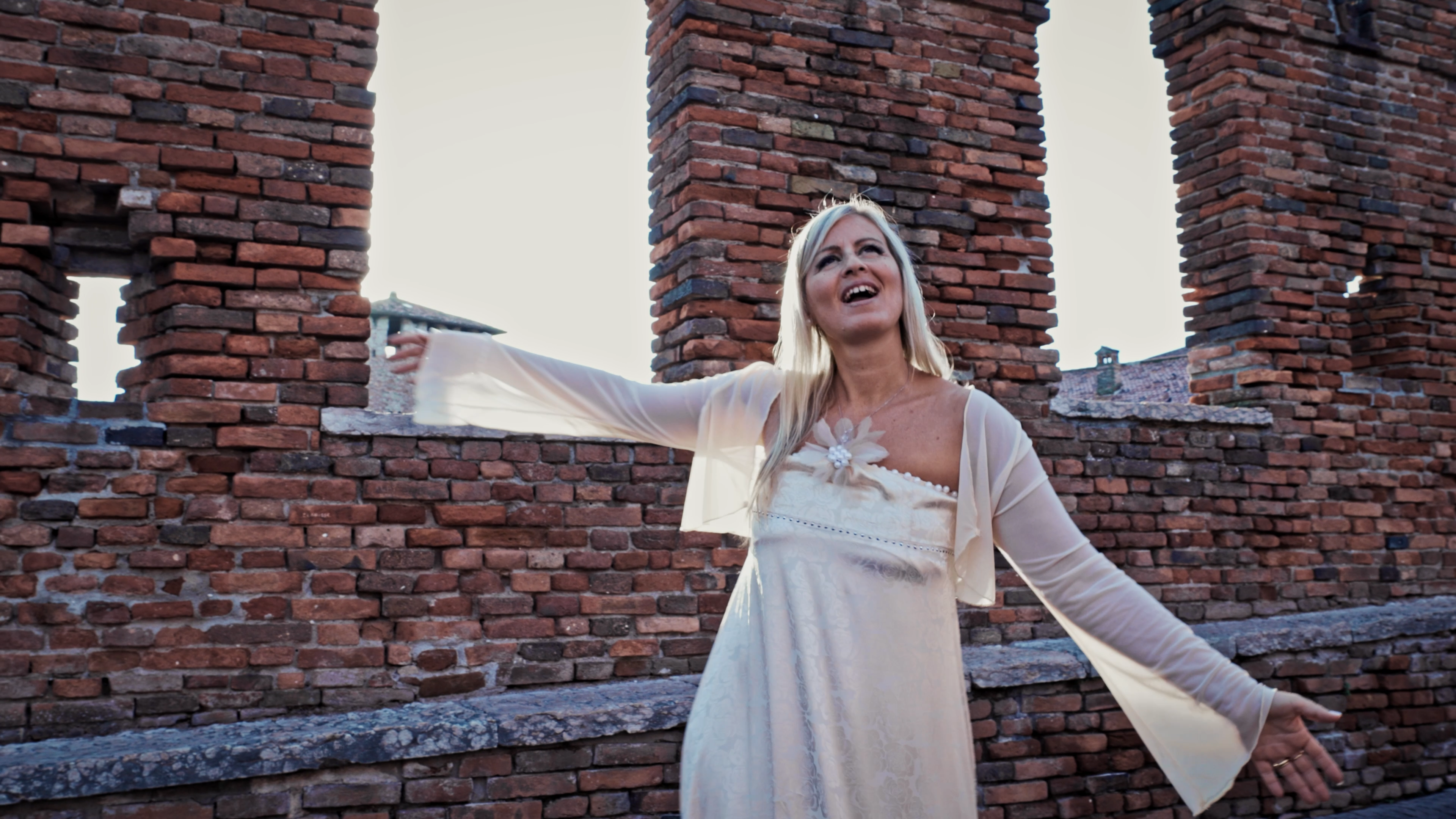 “Acutis, pellegrino digitale!”, il nuovo brano della cantautrice italiana MIRAEL in featuring internazionale con la band brasiliana FÉ MAJOR.