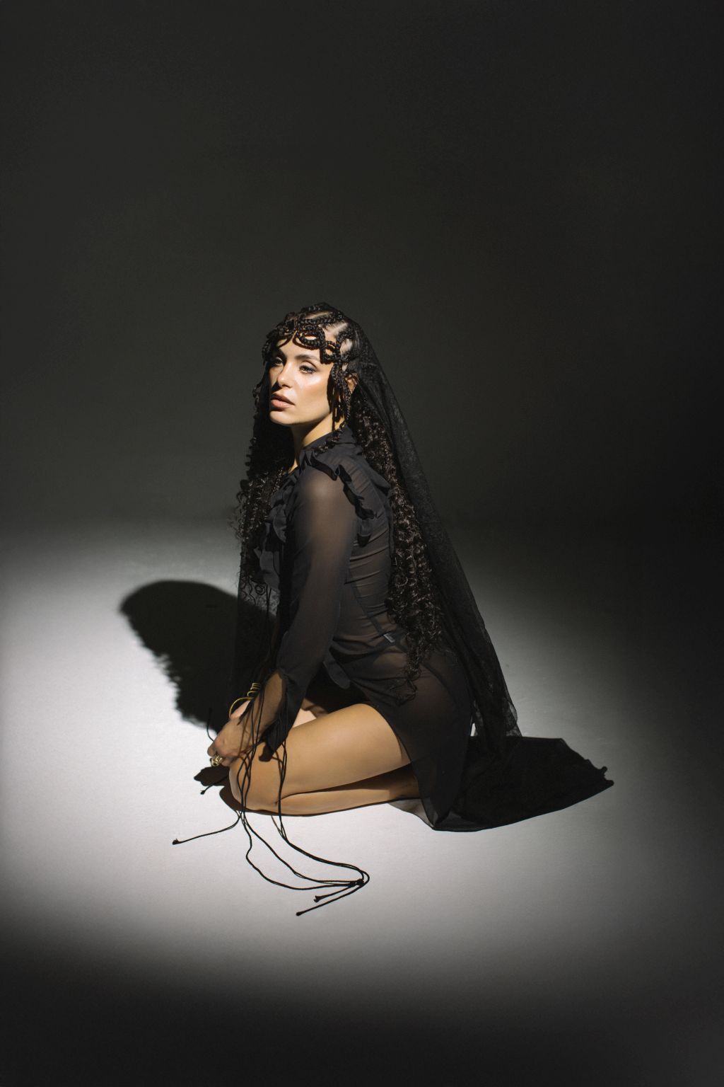 DIORA MADAMA: annuncia l’uscita del singolo “BOSSA X AVERTI”, fuori venerdì 12 settembre. Una ballad in stile bossa nova che restituisce uno spaccato su una storia d’amore distruttiva e violenta