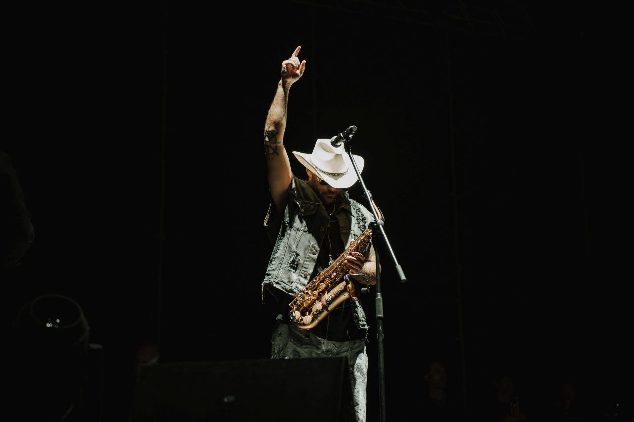 Da domani è disponibile in esclusiva su YouTube “24 REASONS TO TOUCH THE OLYMPUS”, il nuovo docufilm su JIMMY SAX, uno dei sassofonisti più apprezzati al mondo