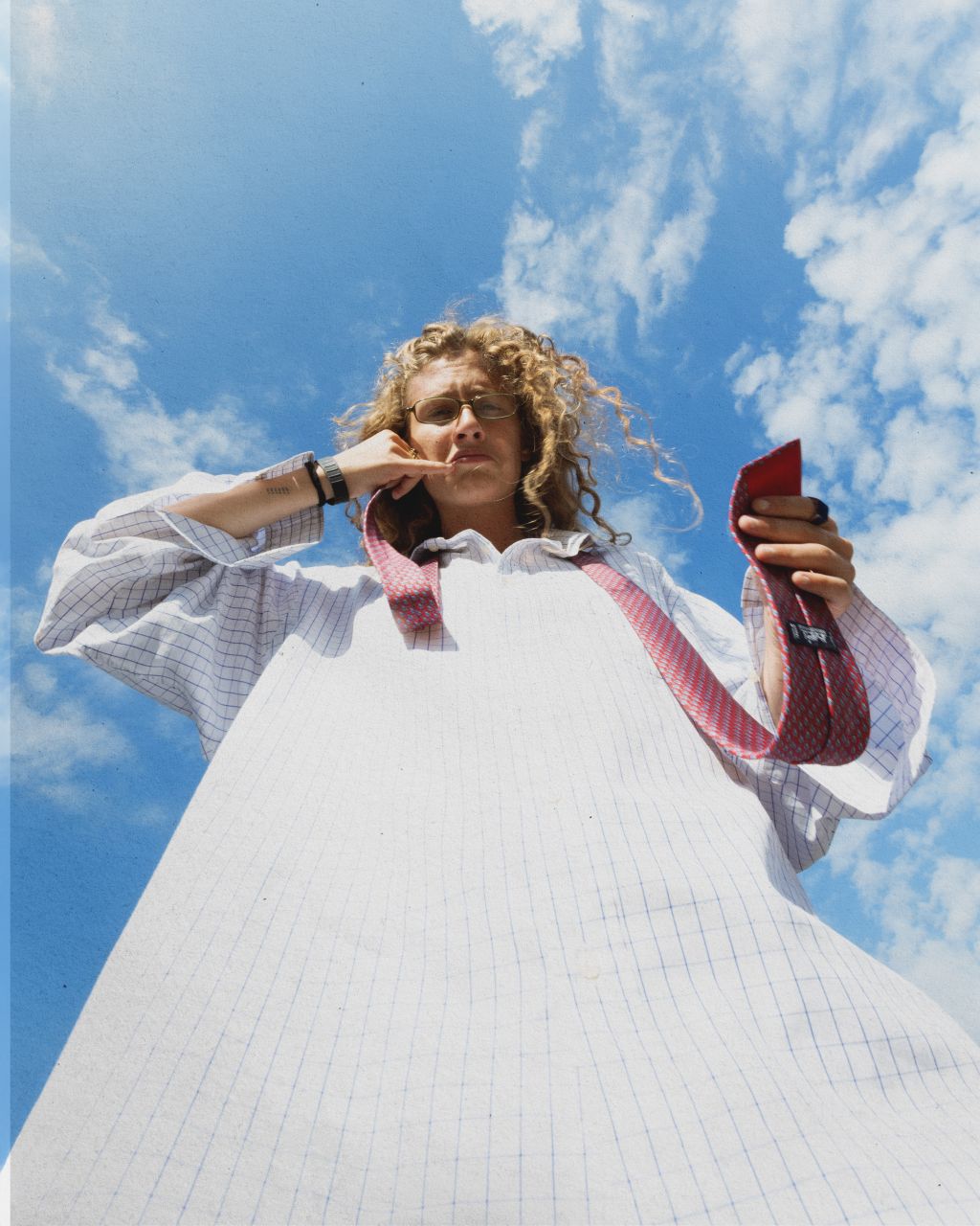 EVA BLOO: annuncia l’uscita del suo nuovo singolo “TISANAGINSENG” prod. Refo. Fuori venerdì 19 settembre. Vibrazioni da club e cantautorato in un crescendo elettronico, tra barre schiette e atmosfere ipnotiche