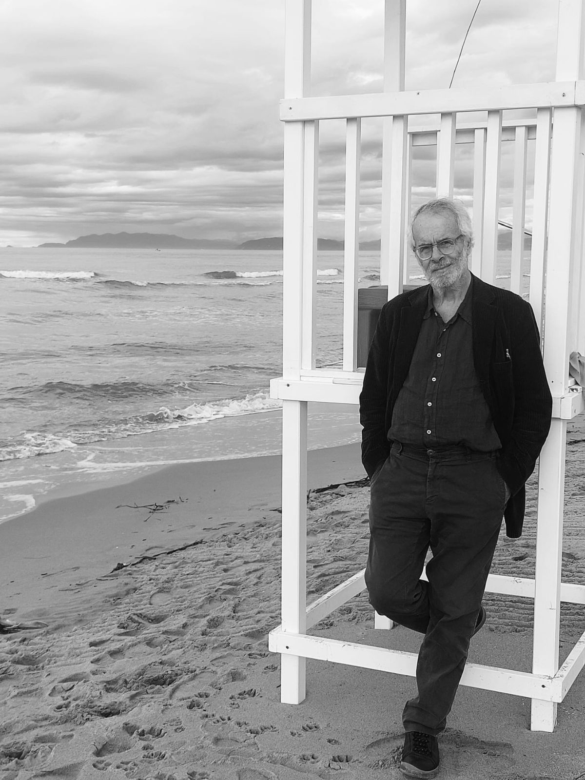 Da venerdì 19 settembre in libreria e negli store digitali “LUDOVICO EINAUDI – LA MUSICA, LE ORIGINI, L’ENIGMA” di ENZO GENTILE (edito da Cluster-A), il primo libro dedicato al celebre pianista e compositore di fama mondiale.