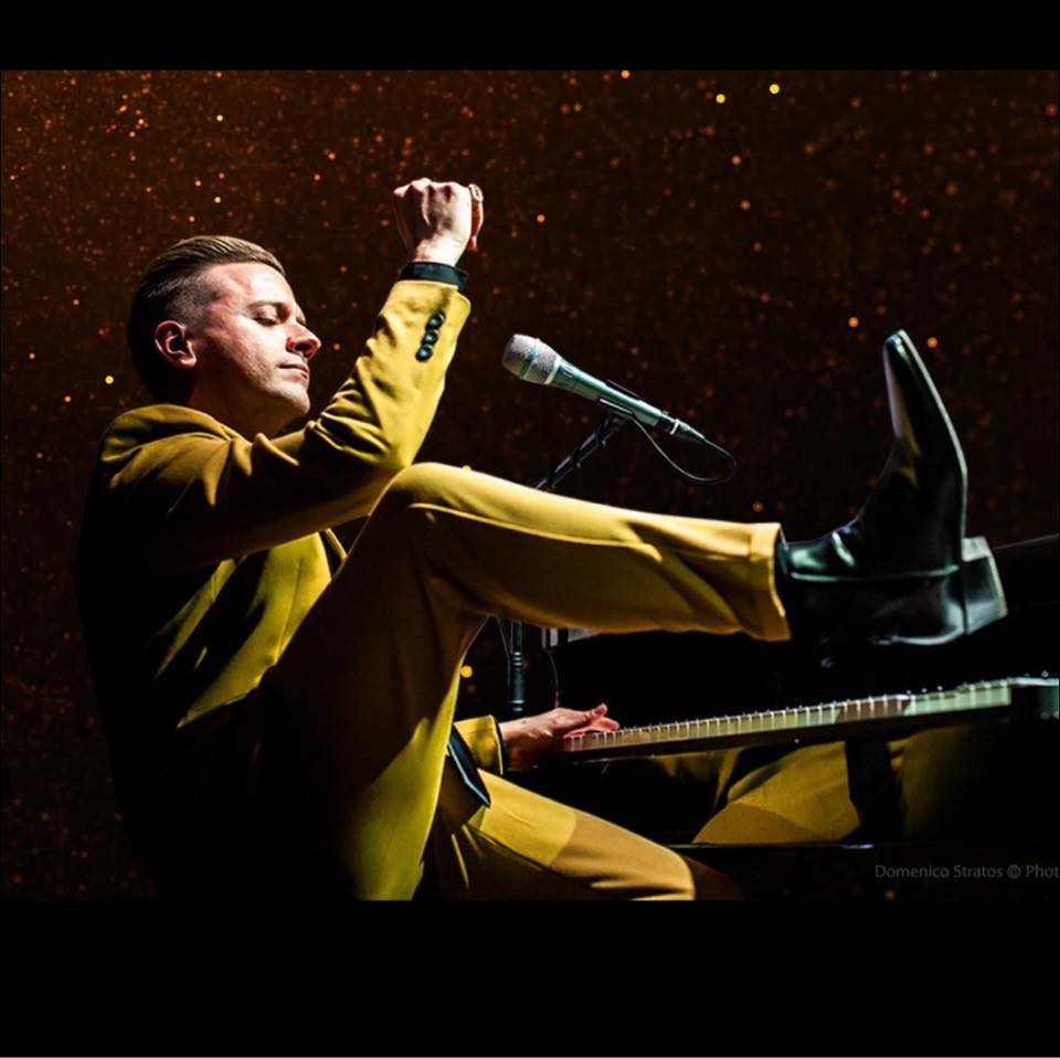 FATTI DI MUSICA 2025: DOMANI LO SCATENATO MATTHEW LEE, IL PRINCIPE DEL ROCK’N’ROLL, A CAMPORA SAN GIOVANNI DI AMANTEA (CS)