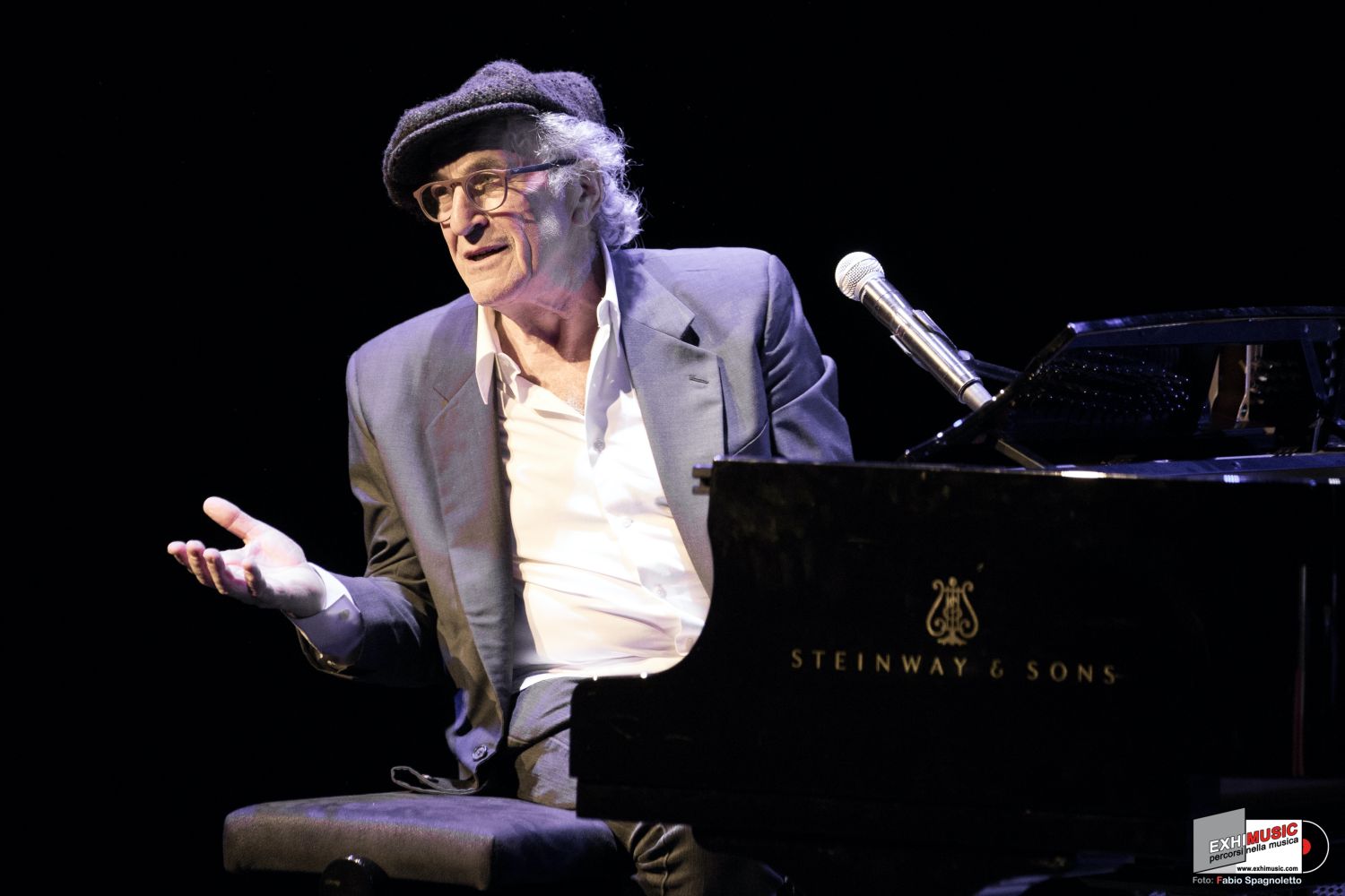 Prosegue il tour che celebra i 50 anni di attività artistica di MIMMO LOCASCIULLI “DOVE LO SGUARDO SI PERDE”. Dopo il concerto a PADOVA del 25 settembre 4 nuove date a ORTONA (Chieti), in Svizzera a MENDRISIO, a COMO e a BOLOGNA