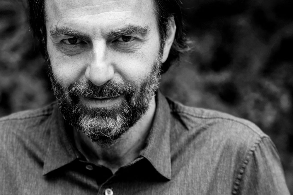 Dopo il grande successo dei primi appuntamenti di “INCONTRI RAVVICINATI CON I CANTAUTORI”, la rassegna ideata da Stefano Senardi si conclude l’11 settembre con Neri Marcorè, alle ore 21.00, presso il Molo delle Tartarughe a Diano Marina (IM)