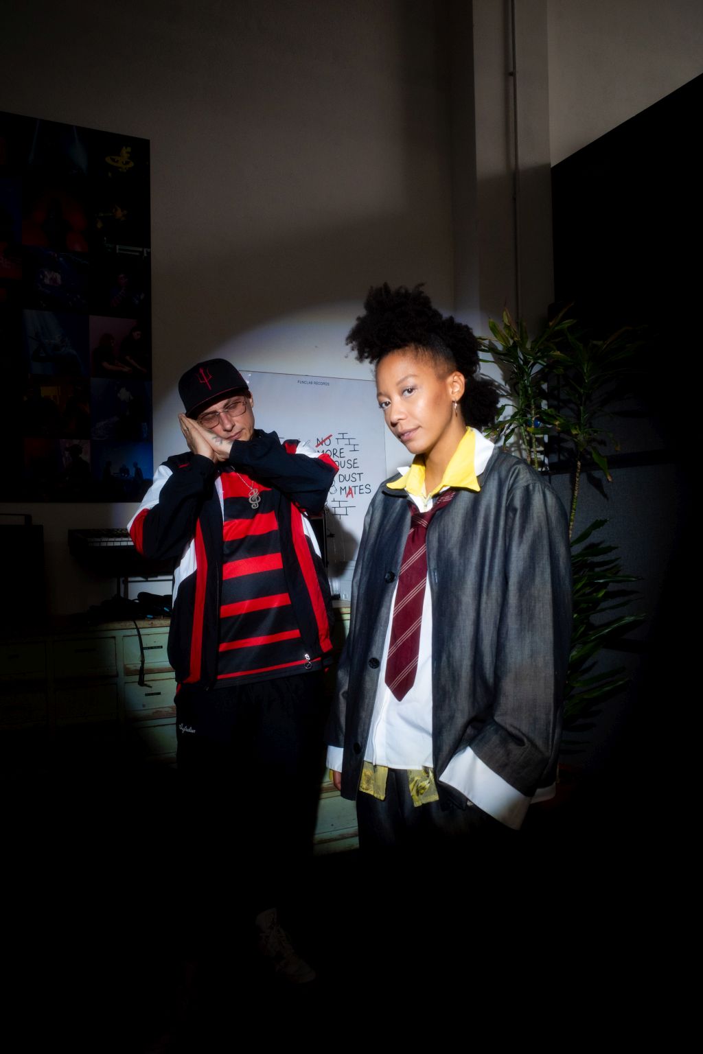 ADRIANA: annuncia il suo nuovo singolo “NINNA NANNA” feat. Inoki (Prod. Dade), disponibile ovunque da venerdì 26 settembre. Un banger che diventa manifesto di critica sociale, in collaborazione con una leggenda del rap italiano