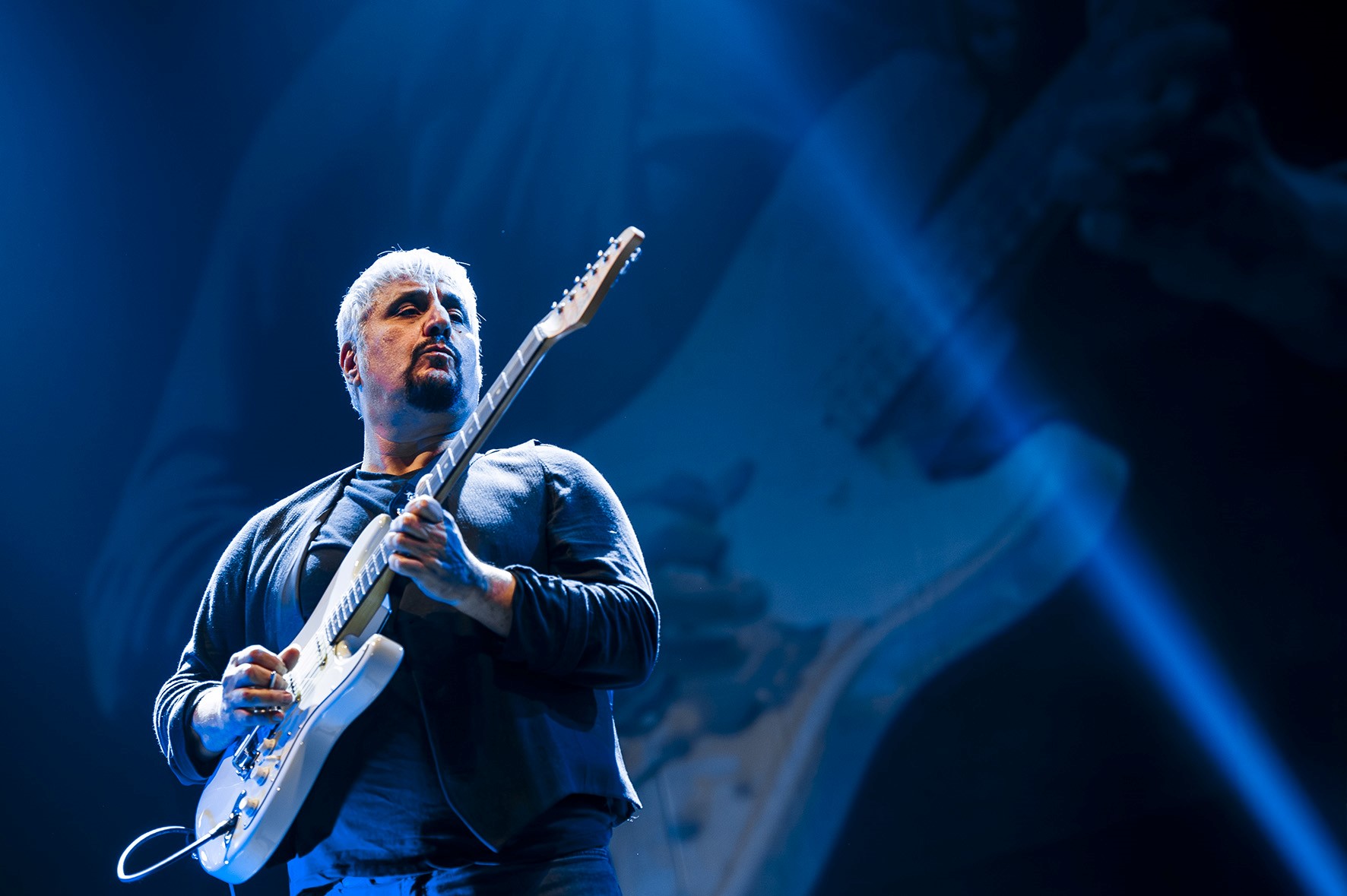 PINO DANIELE: domani in Piazza del Plebiscito a NAPOLI e sabato 20 settembre in prima serata su Rai 1, RaiPlay e in simulcast su Rai Radio 2 “PINO È – IL VIAGGIO DEL MUSICANTE”, l’evento live condotto da CARLO CONTI e FIORELLA MANNOIA con tanti ospiti