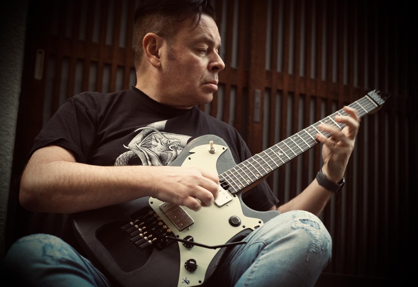 Fuori oggi il nuovo singolo di Simone Sello (Vasco Rossi) “Grey Horse’s Standpoint”