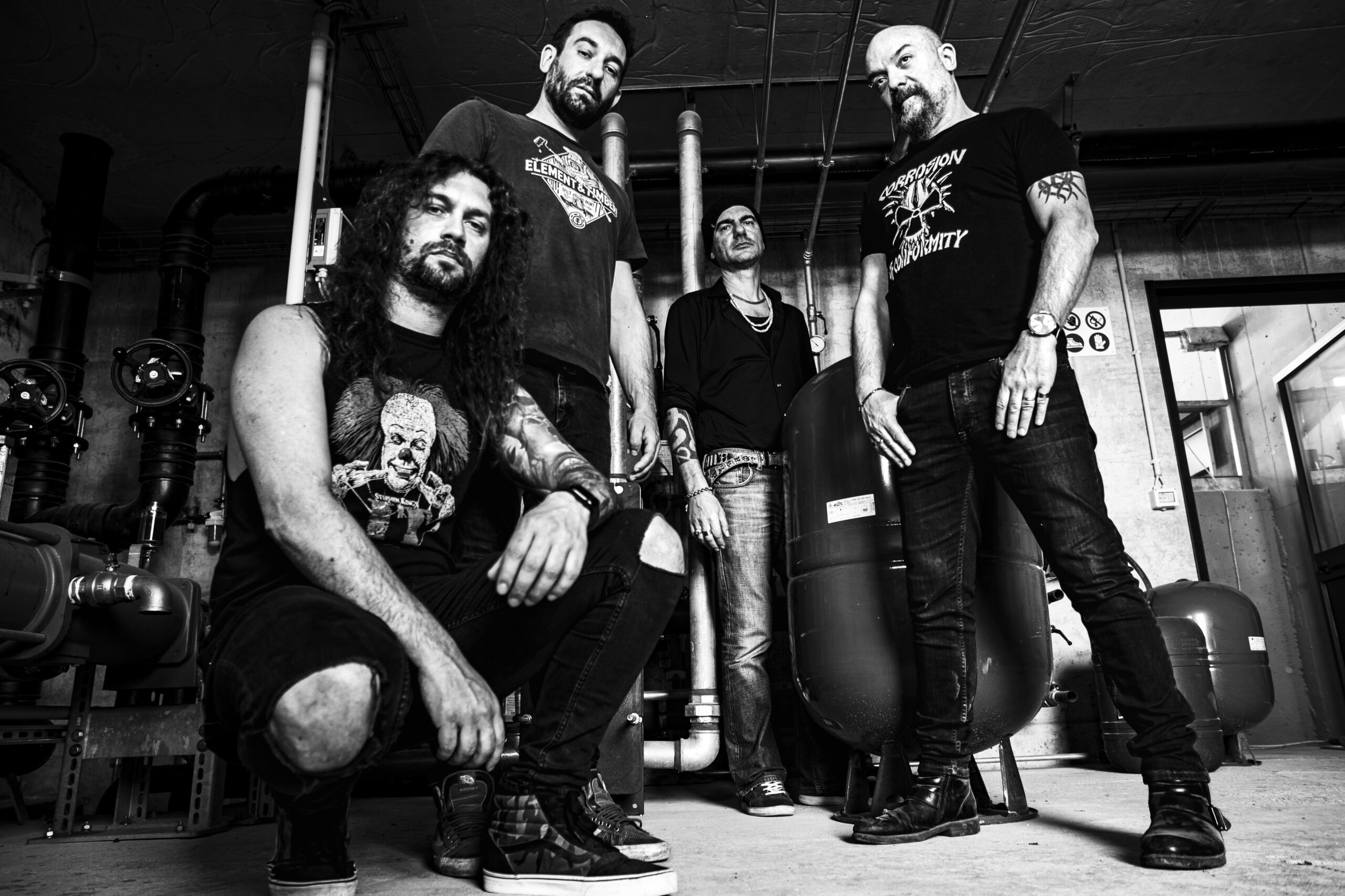 ZONA: “IN FONDO AL MONDO”. Il buio della solitudine