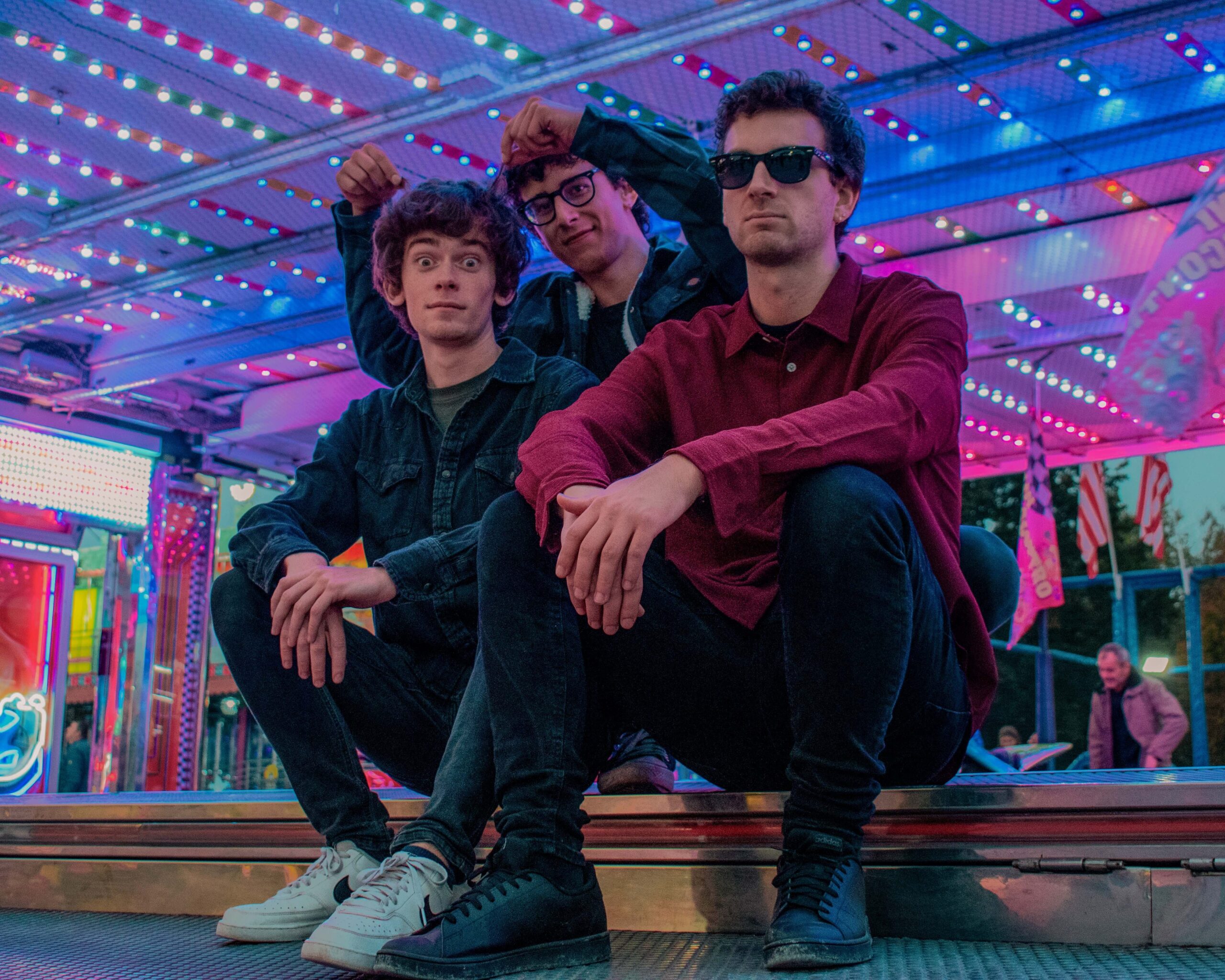 ELECTRIC CONFIDENCE: “CAGE”. Aprire gli occhi per spezzare le catene