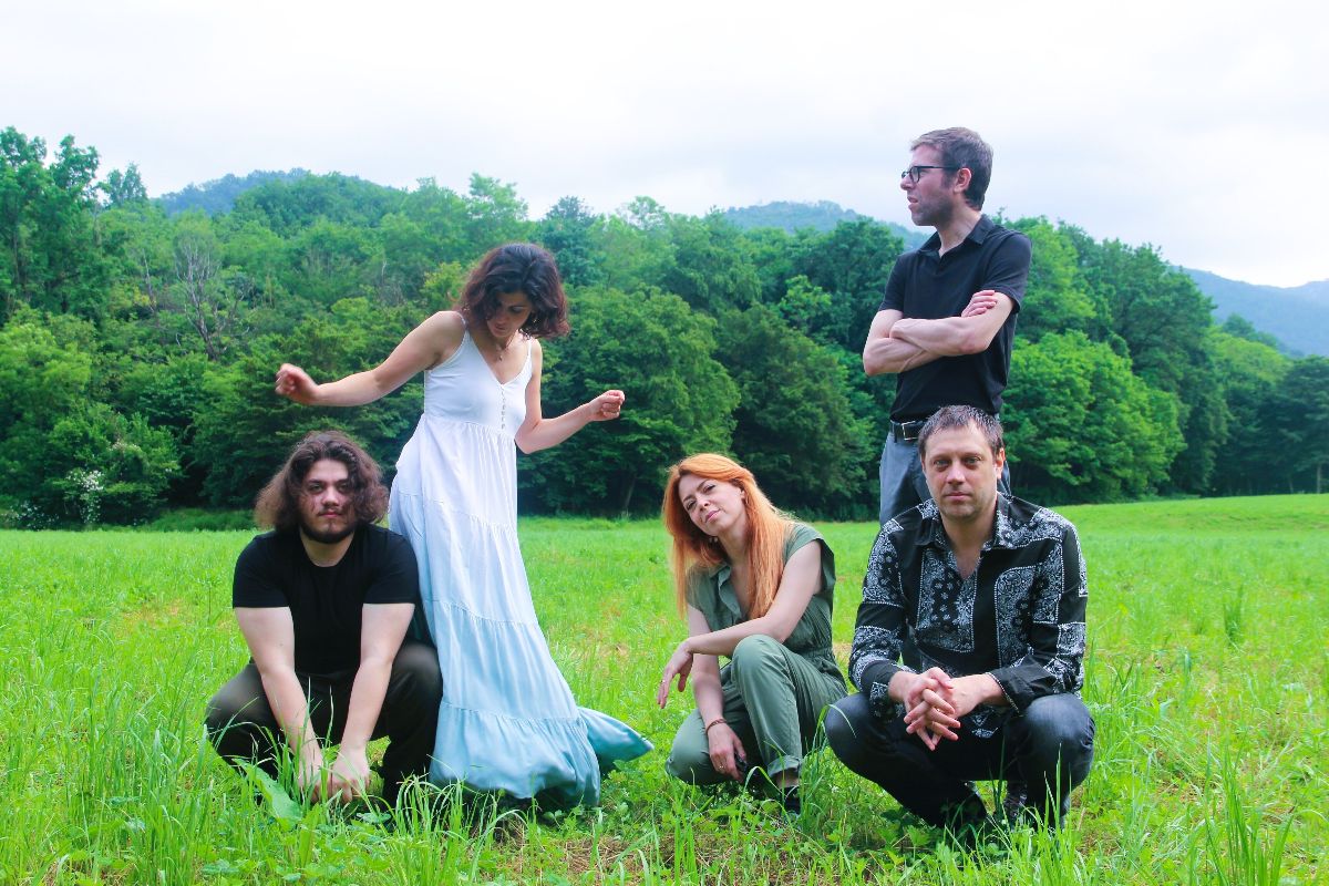 Il video di Love Gone, il nuovo singolo tratto da Alice inizia a capire, disponibile in anteprima su Kalporz