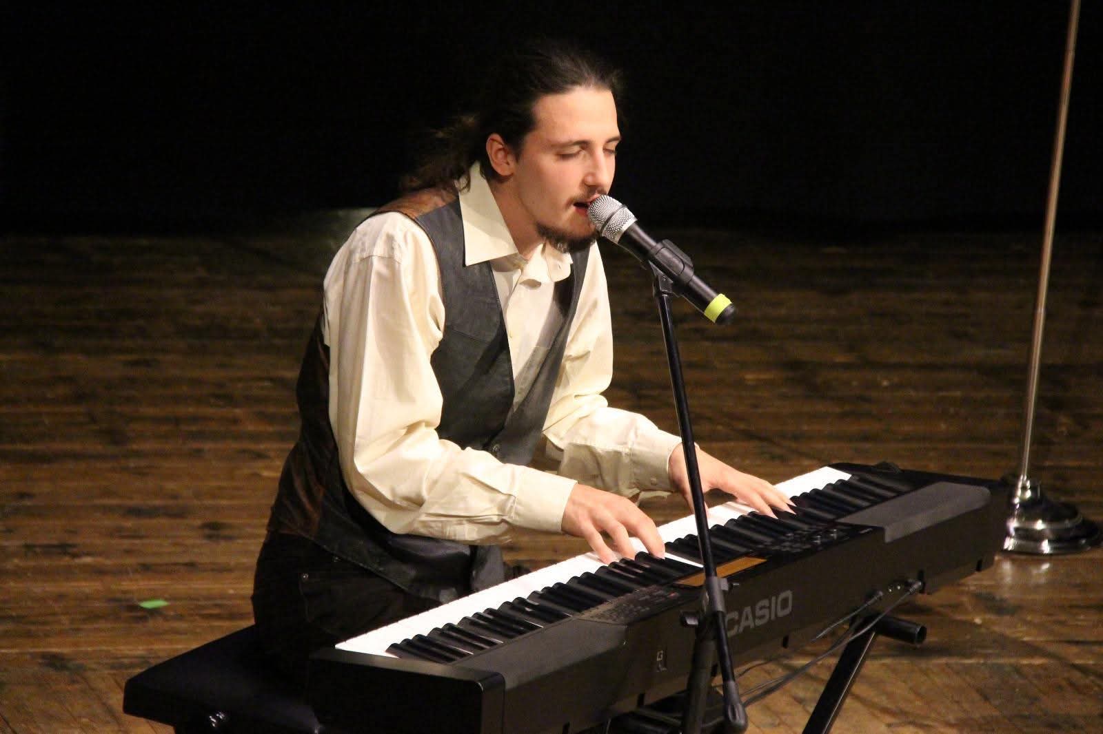  Zeno, a 19 anni dà voce al silenzio generazionale con “Dialogo fra le due massime incomprensioni del mondo”