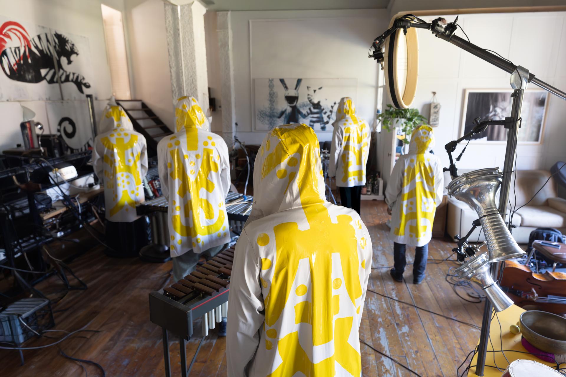 C’MON TIGRE – Esce oggi, 19 settembre, “K//A\K//A”, il nuovo singolo e video: primo estratto dal nuovo album in uscita nel 2026, presentato in anteprima nello spettacolo “LUMINA”