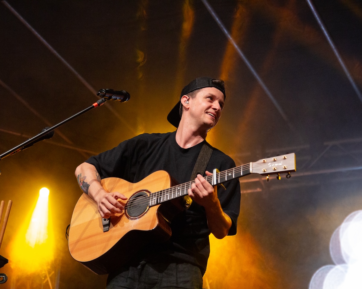 ANDREA CERRATO: “Nascondigli” è il nuovo singolo, disponibile da oggi. Da novembre al via il tour nei club