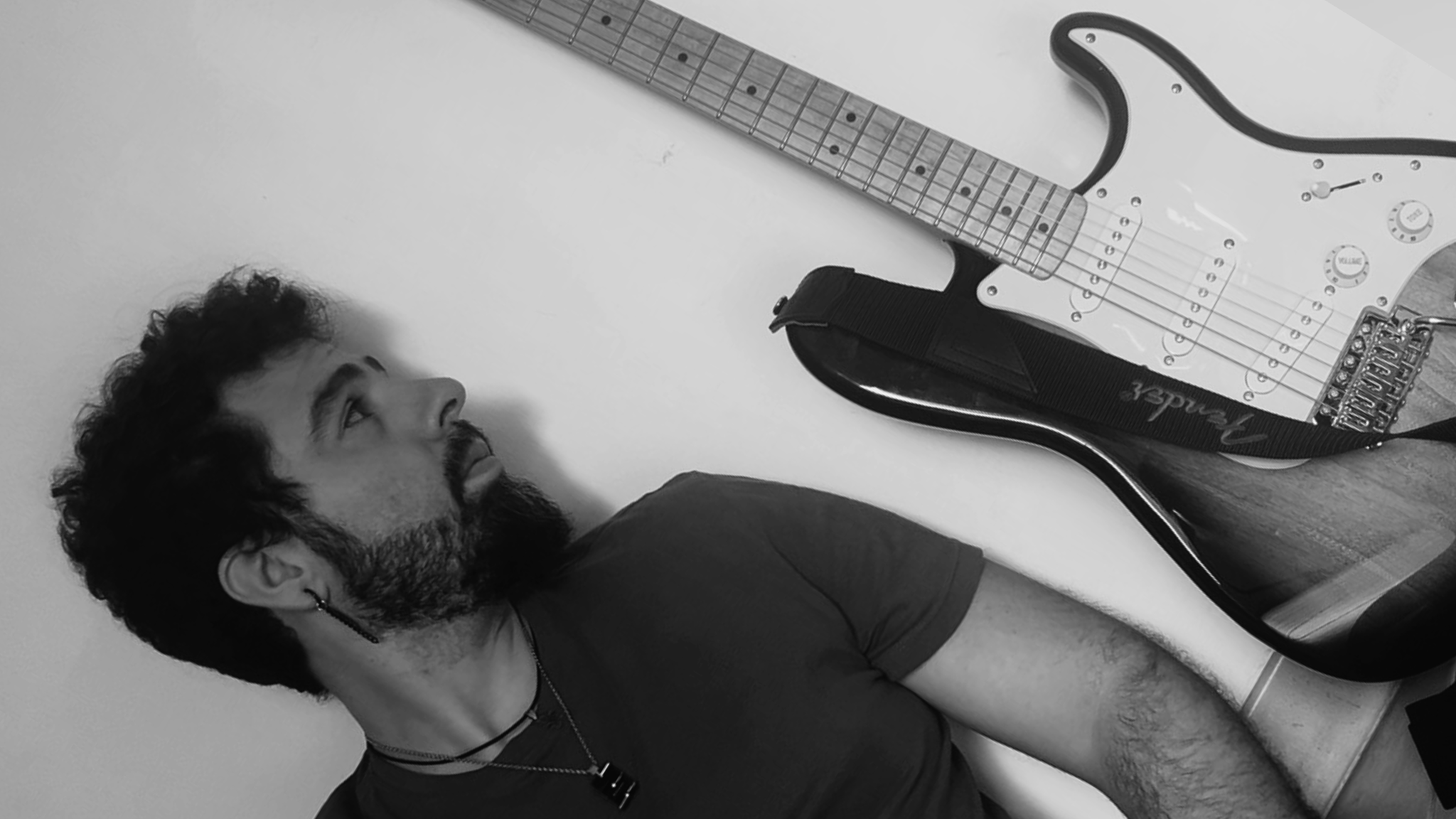 Miky Del Cambio torna con un brano che scava dentro: “Confini Invisibili”