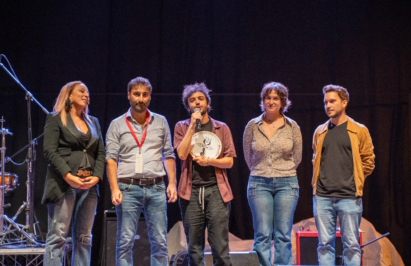 Matteo Trapanese vince il Premio Botteghe d’Autore 2025; grande performance di Pietra Montecorvino e intenso momento culturale con Valeria Saggese