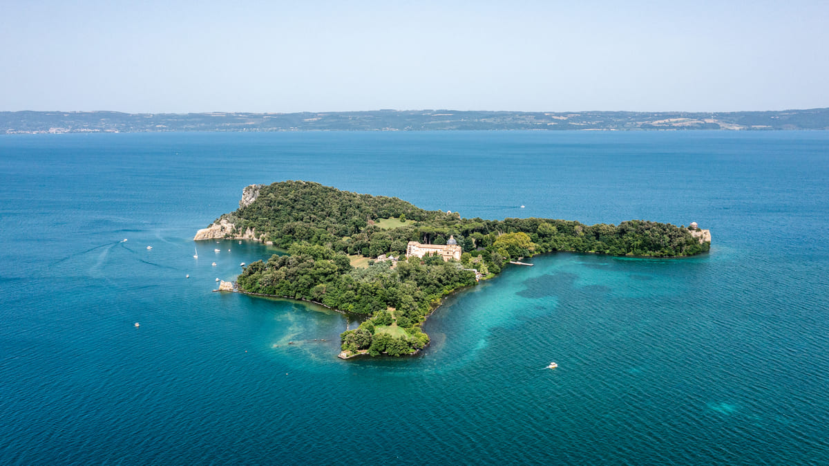 Opera Boat: sul Lago di Bolsena l’Opera naviga fra miti e leggende. Dal 29 settembre al 2 ottobre un’esperienza musicale immersiva
