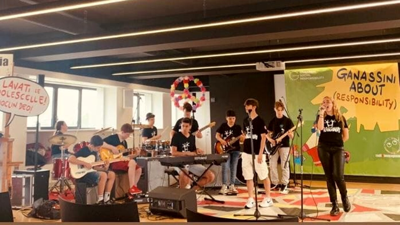 Prosegue il viaggio dei Ranaway, la teen band romagnola, progetto pilota di Cosascuola  di Forli, premiati al Mei di Faenza sabato 4 ottobre